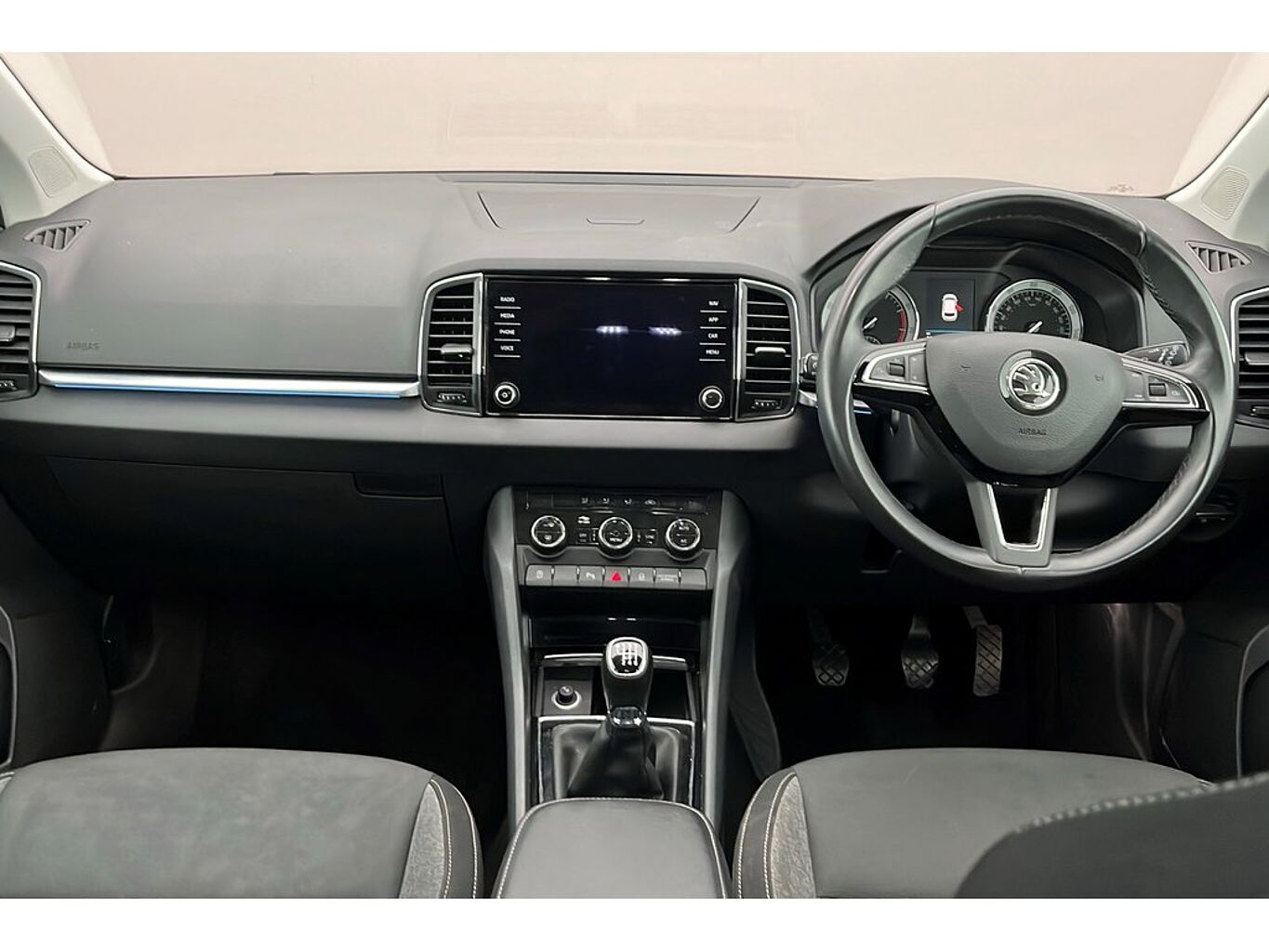 SKODA Karoq SE Drive 1.0 TSI 115 PS 6G Man