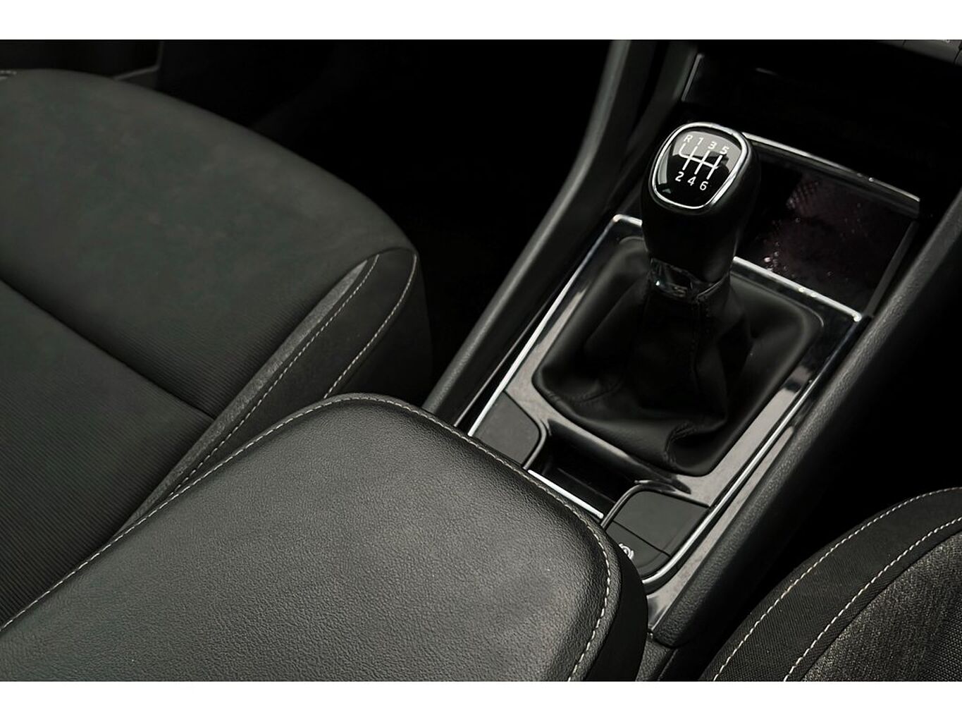 SKODA Karoq SE Drive 1.0 TSI 115 PS 6G Man