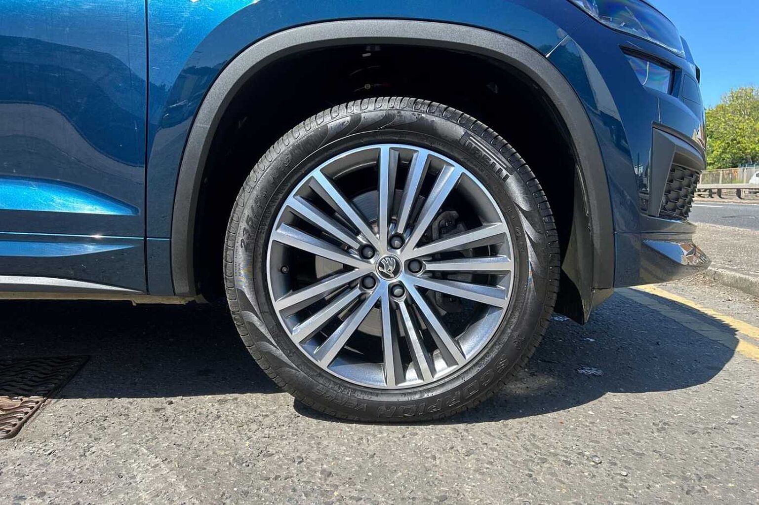 SKODA Kodiaq 2.0 TDI Laurin & Klement SUV 5dr Diesel DSG 4WD Euro 6 (s/s) (7 Seat) (200 ps)