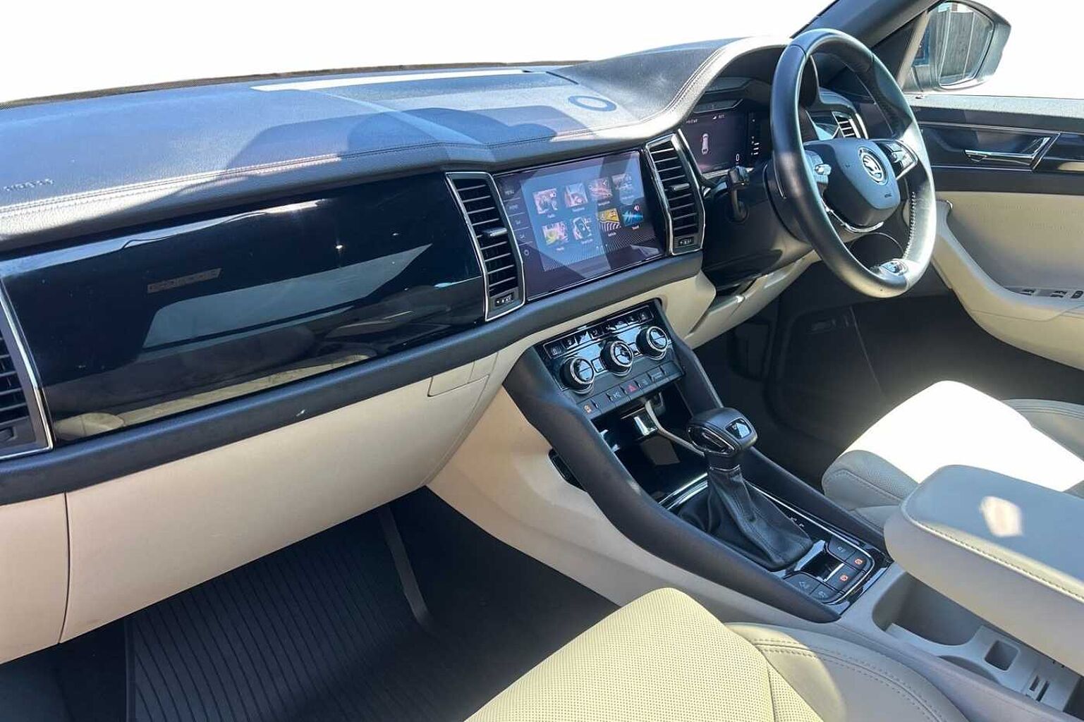 SKODA Kodiaq 2.0 TDI Laurin & Klement SUV 5dr Diesel DSG 4WD Euro 6 (s/s) (7 Seat) (200 ps)