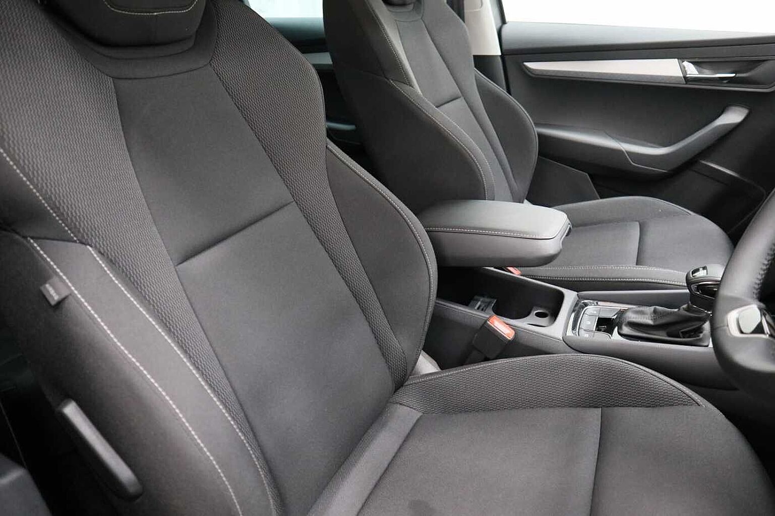 SKODA Karoq 1.5 TSI ACT SE Drive SUV 5dr Petrol DSG Euro 6 (s/s) (150 ps)