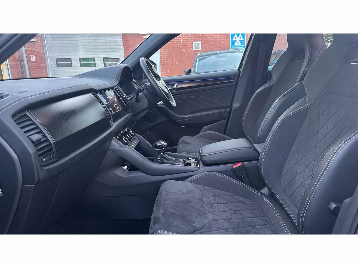 SKODA KODIAQ ŠKODA  Diesel Estate 2.0 TDI 200 Sport Line 4x4 5dr DSG [7 Seat]