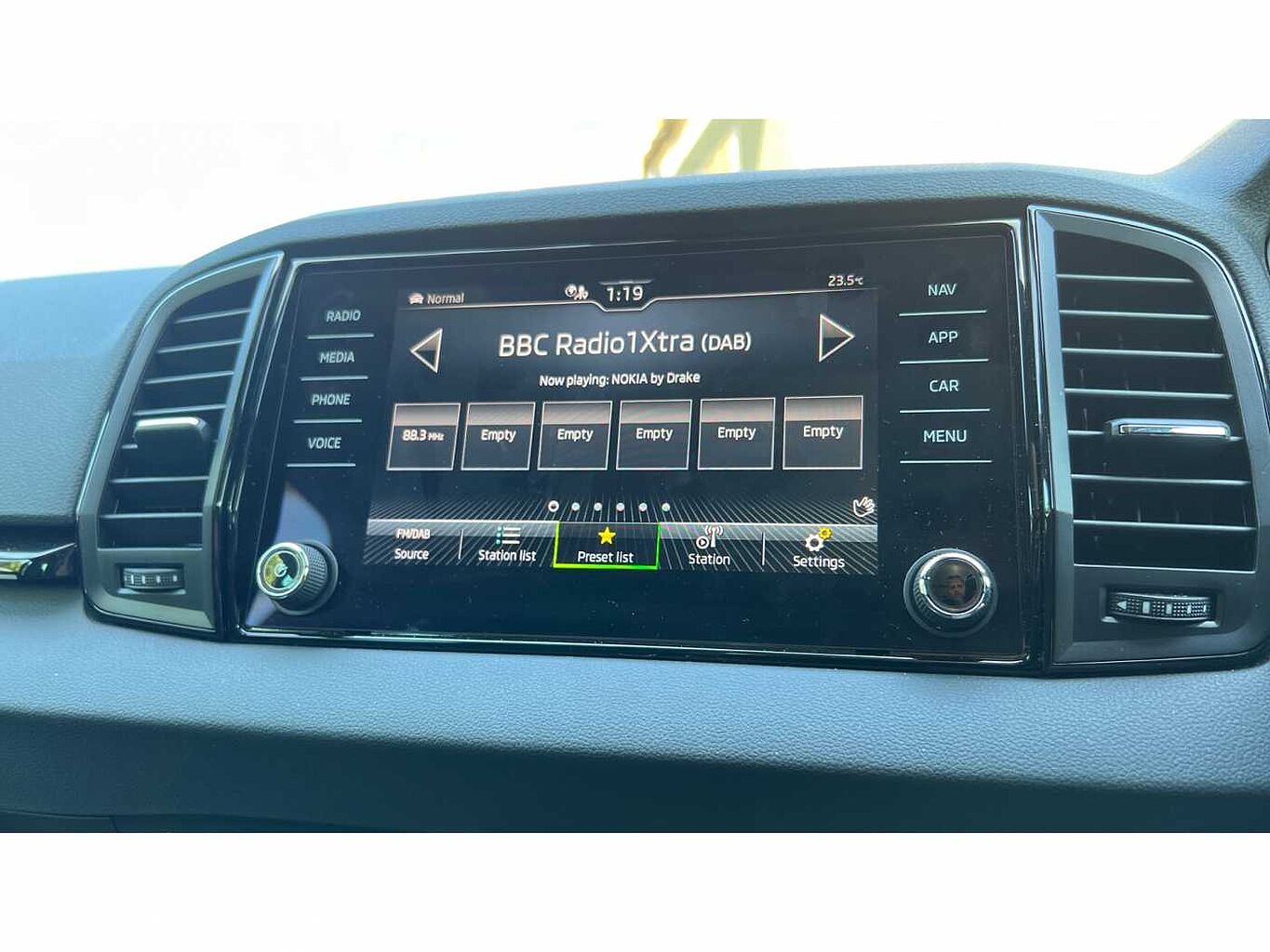 SKODA KAROQ 1.5 TSI Sportline 5dr