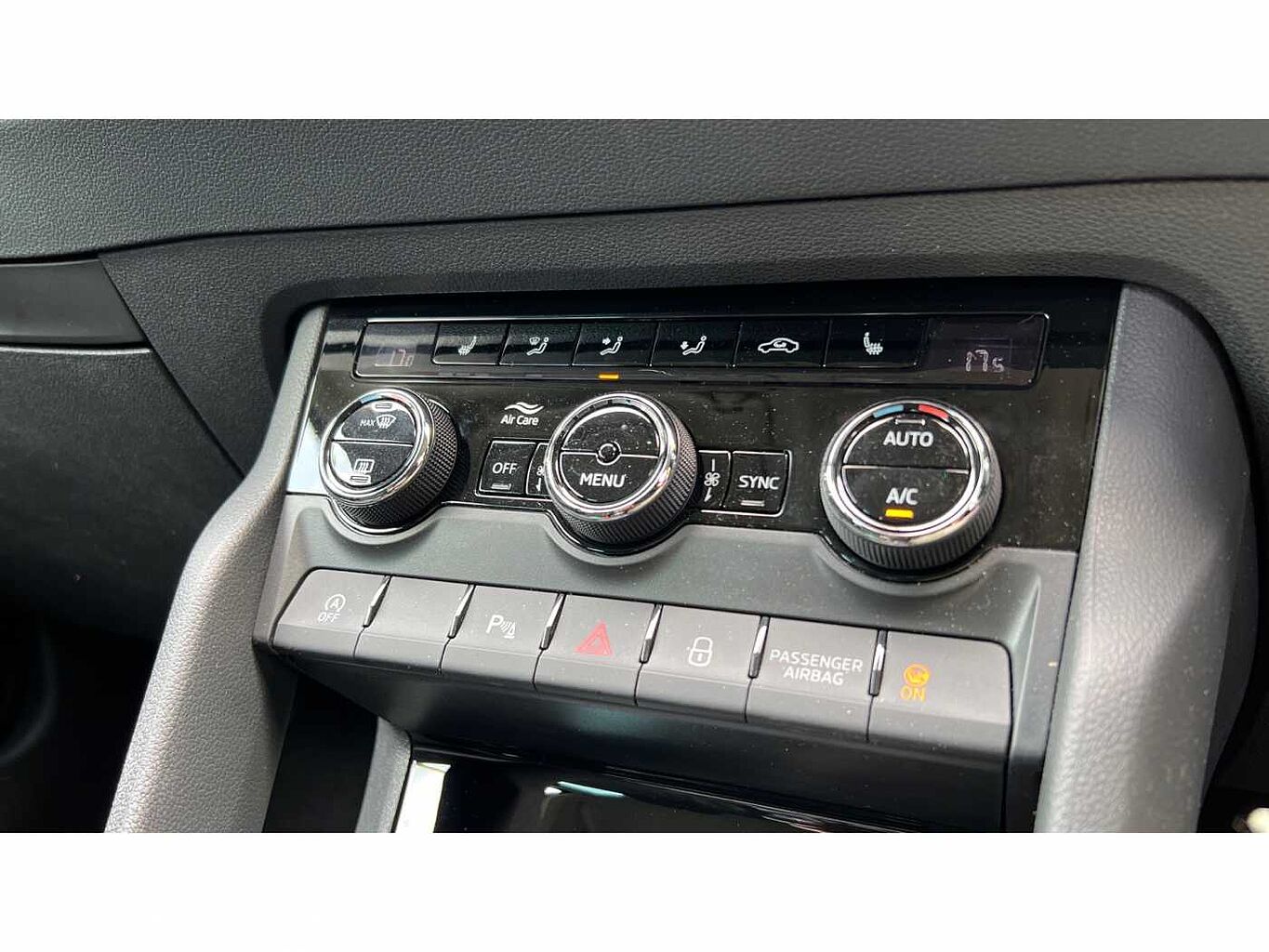 SKODA KAROQ 1.5 TSI SE L 5dr