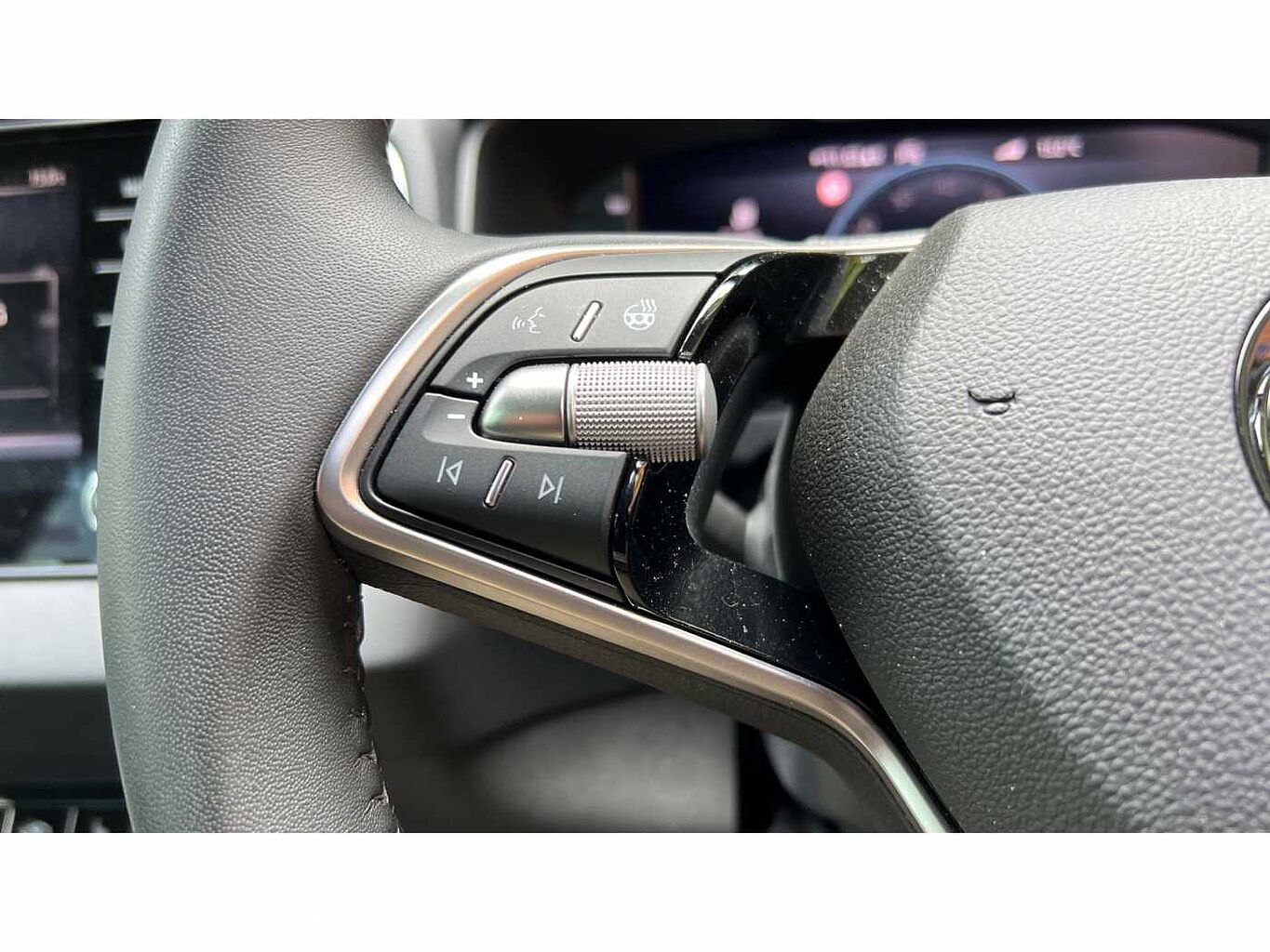 SKODA KAROQ 1.5 TSI SE L 5dr
