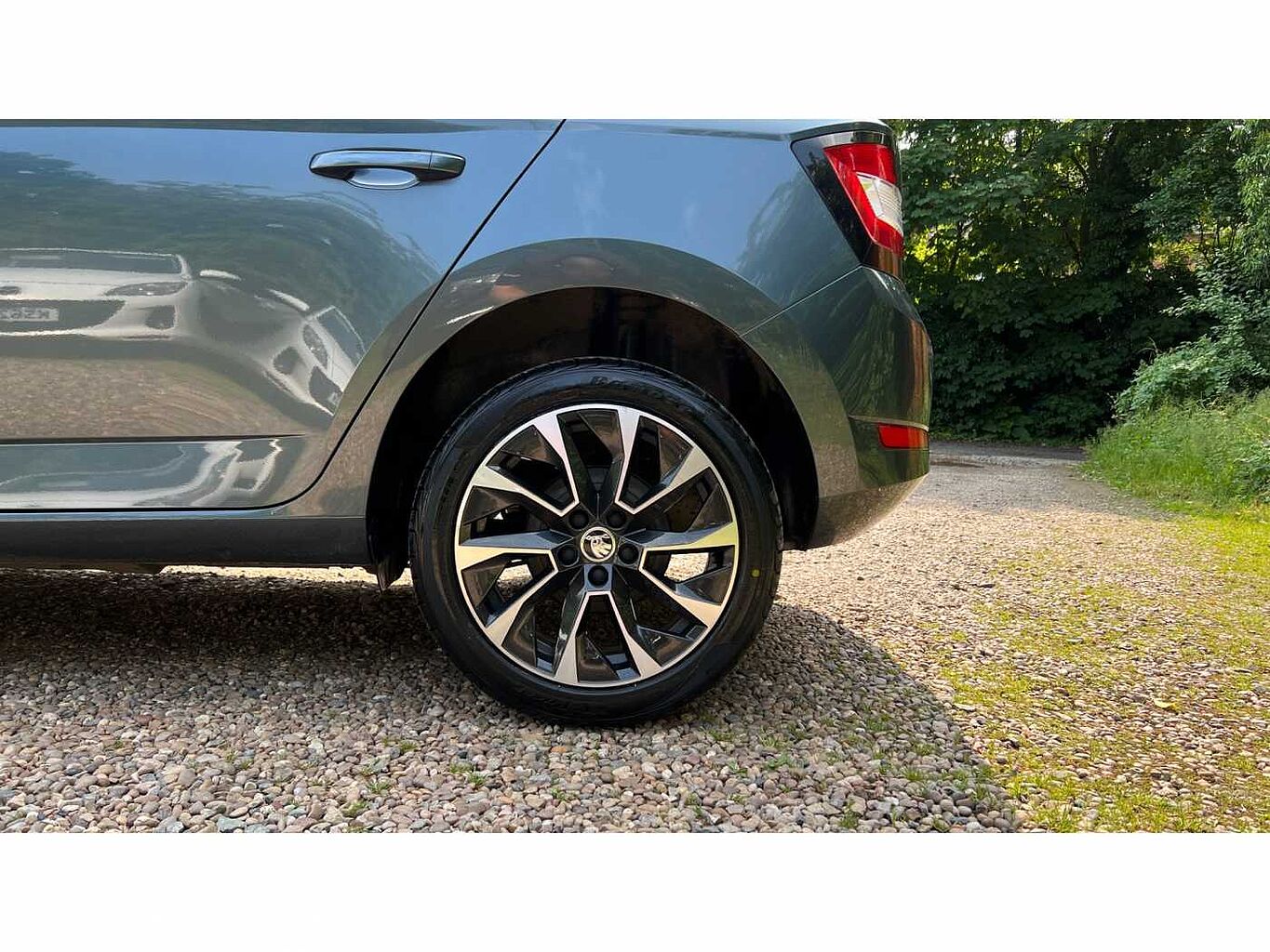 SKODA Fabia 1.0 MPI (60ps) SE Drive 5-Dr Hatchback