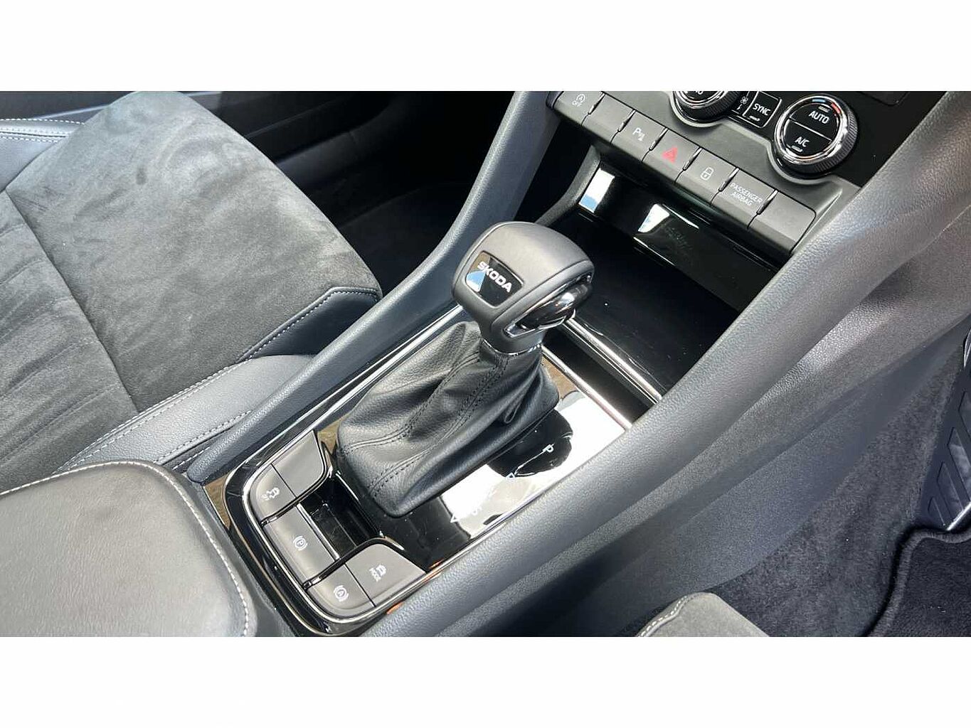 SKODA Karoq SUV 1.5 TSI (150ps) SE L ACT DSG