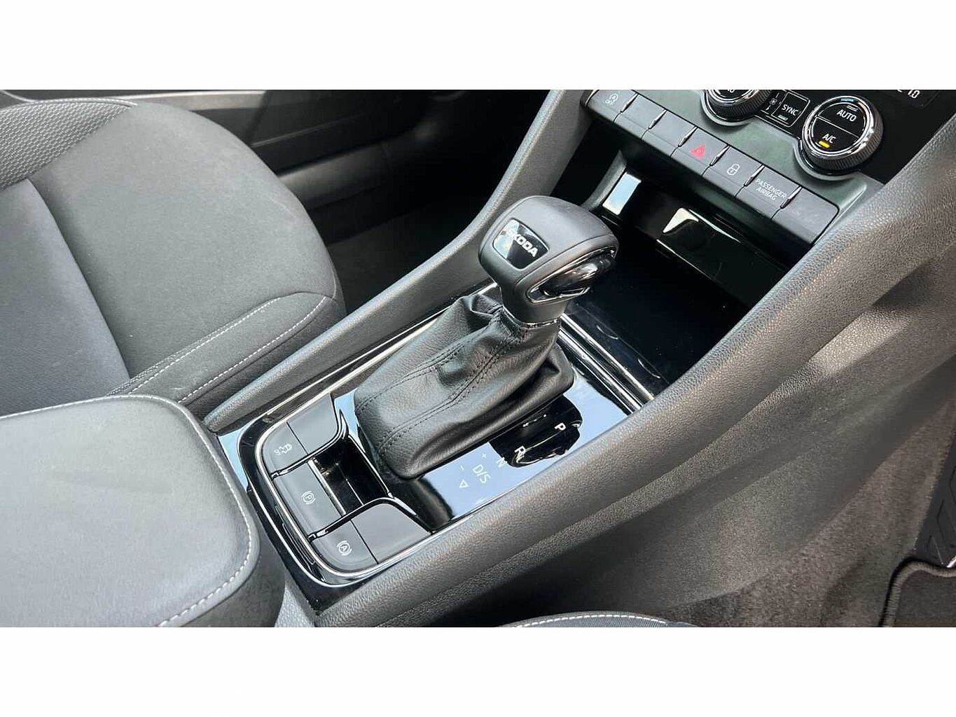 SKODA KAROQ 1.5 TSI SE Drive 5dr DSG