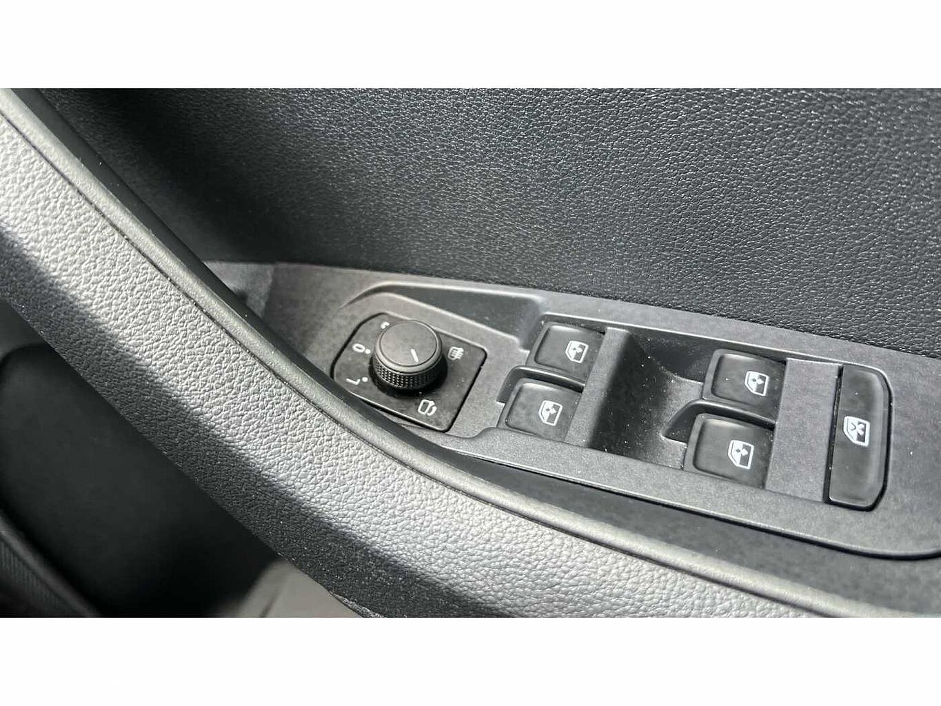 SKODA KAROQ 1.5 TSI SE Drive 5dr DSG