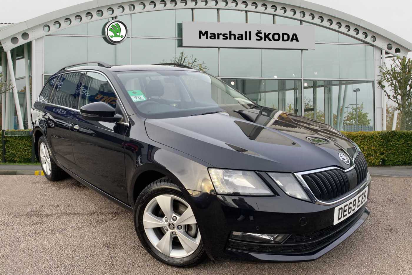 Black skoda octavia