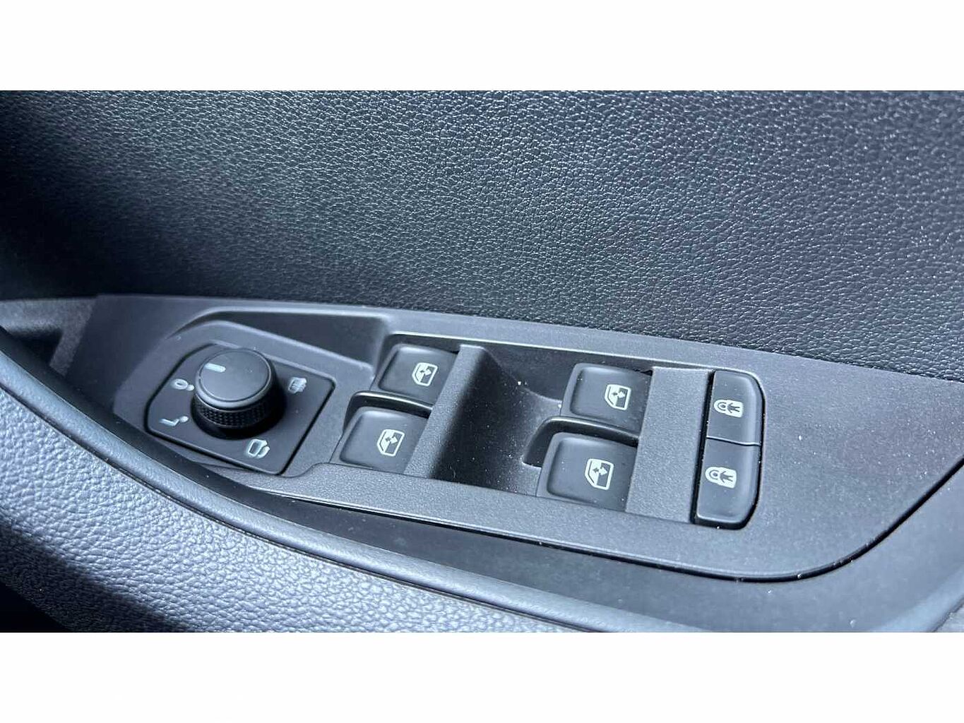 SKODA KAROQ 1.5 TSI SE Drive 5dr DSG