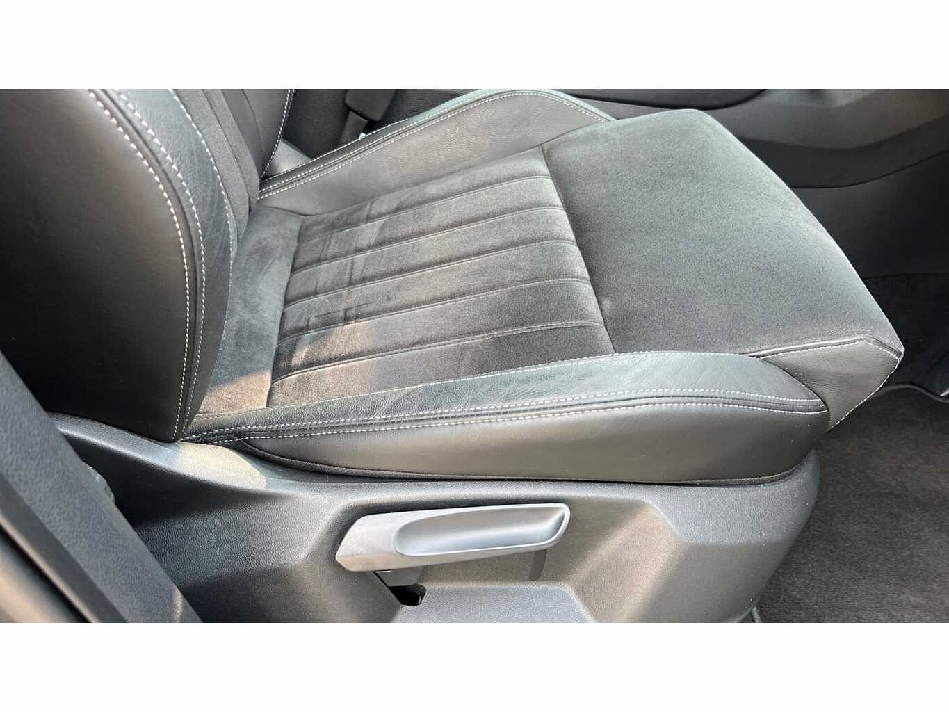 SKODA KAROQ 1.5 TSI SE L 5dr