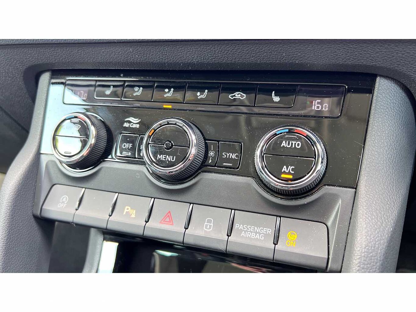SKODA KAROQ 1.5 TSI SE L 5dr