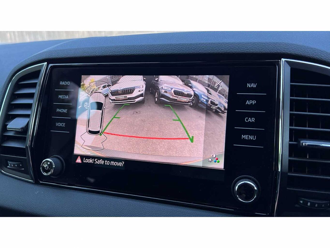 SKODA KAROQ 1.5 TSI SE L 5dr