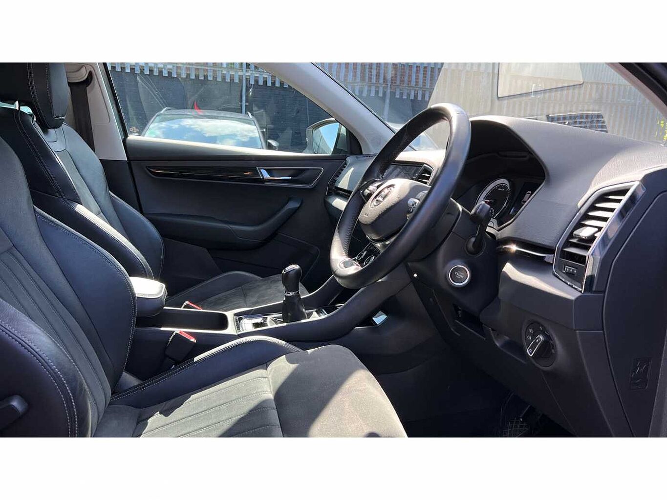 SKODA KAROQ 1.5 TSI SE L 5dr