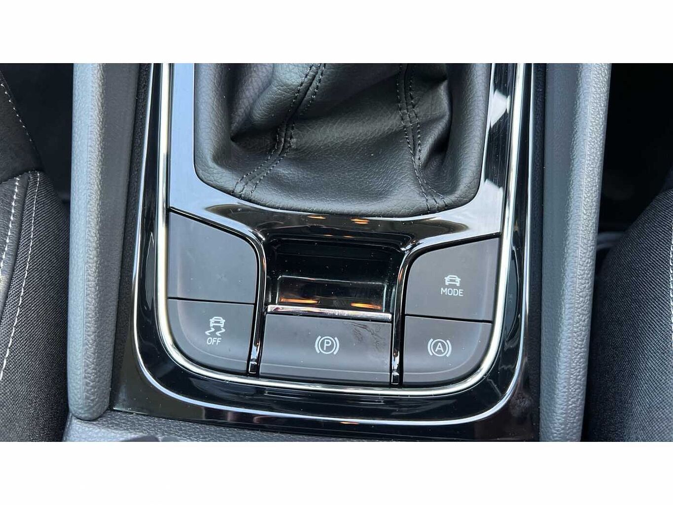 SKODA KAROQ 1.5 TSI SE L 5dr