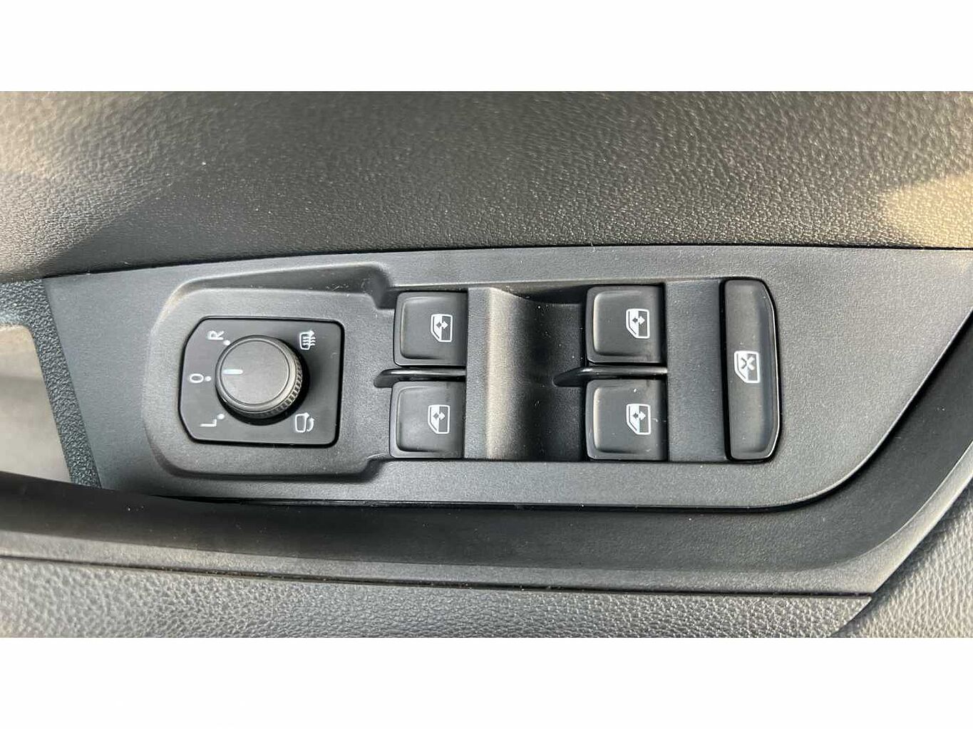 SKODA KAROQ 1.5 TSI Sportline 5dr