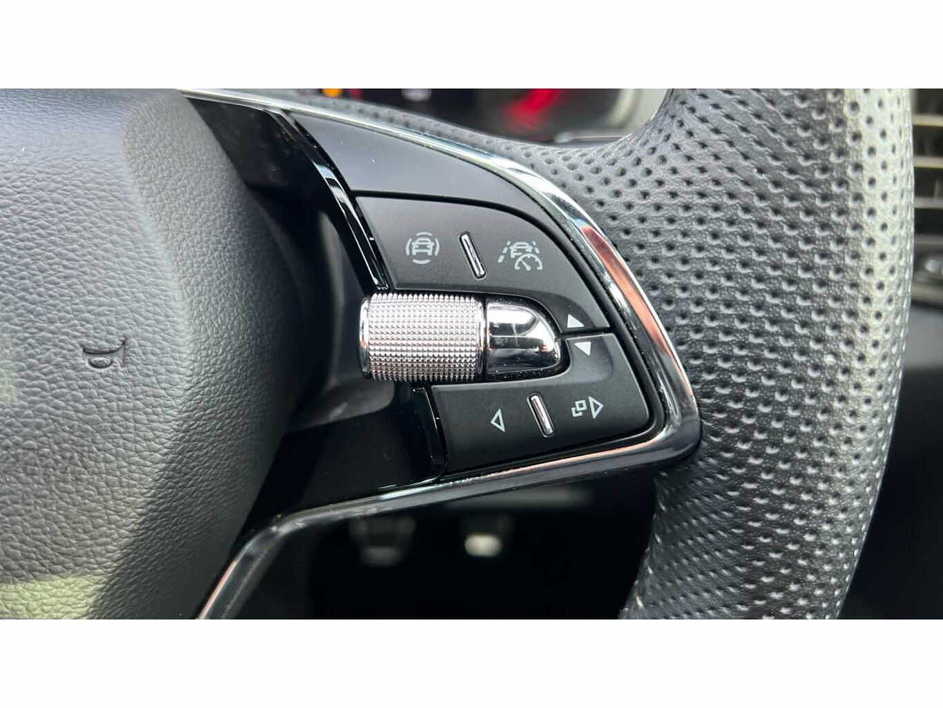 SKODA KAROQ 1.5 TSI Sportline 5dr