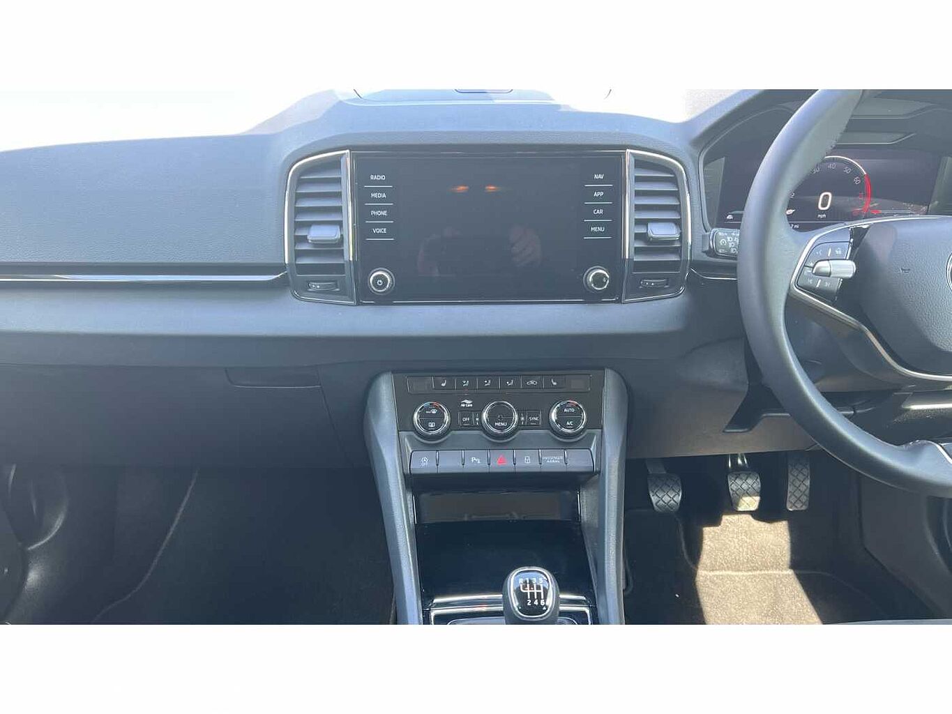 SKODA KAROQ 1.5 TSI SE L 5dr