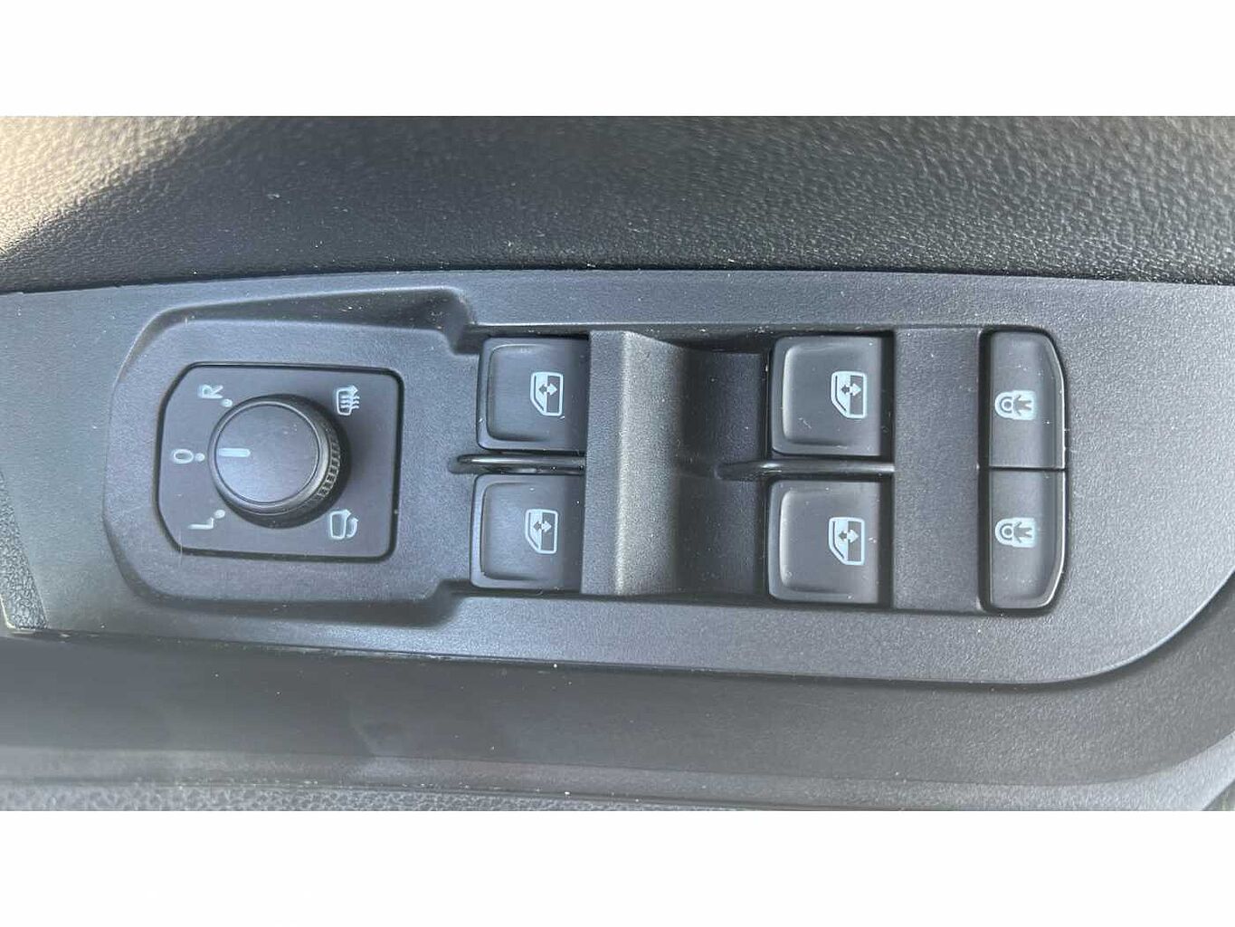 SKODA KAROQ 1.5 TSI SE L 5dr
