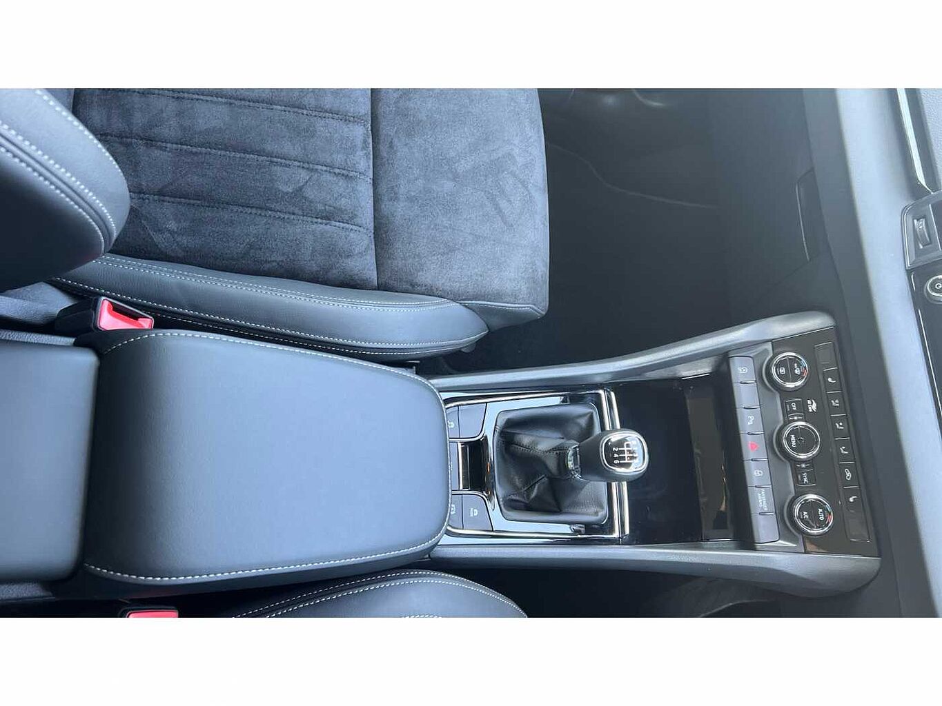 SKODA KAROQ 1.5 TSI SE L 5dr