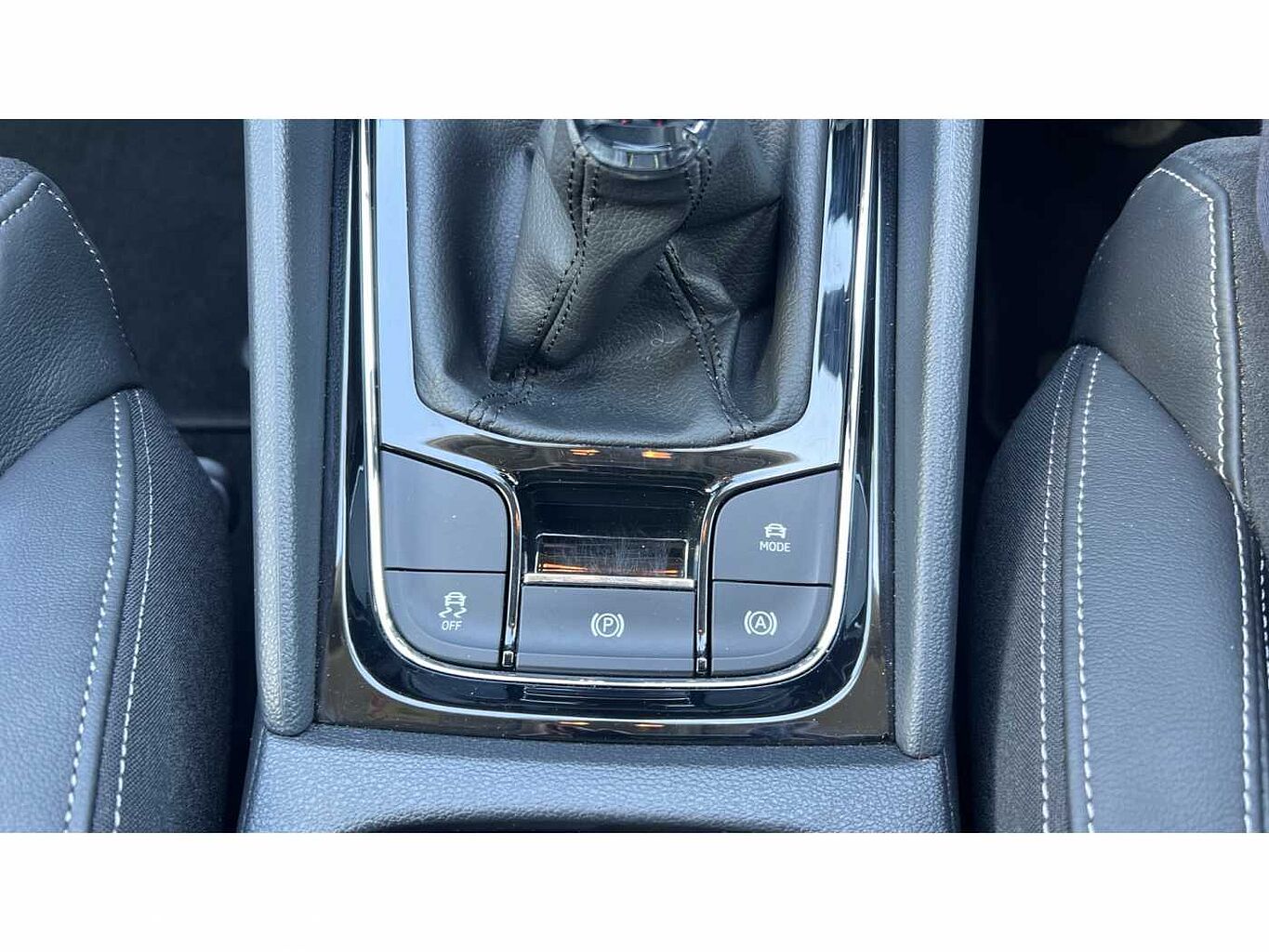 SKODA KAROQ 1.5 TSI SE L 5dr