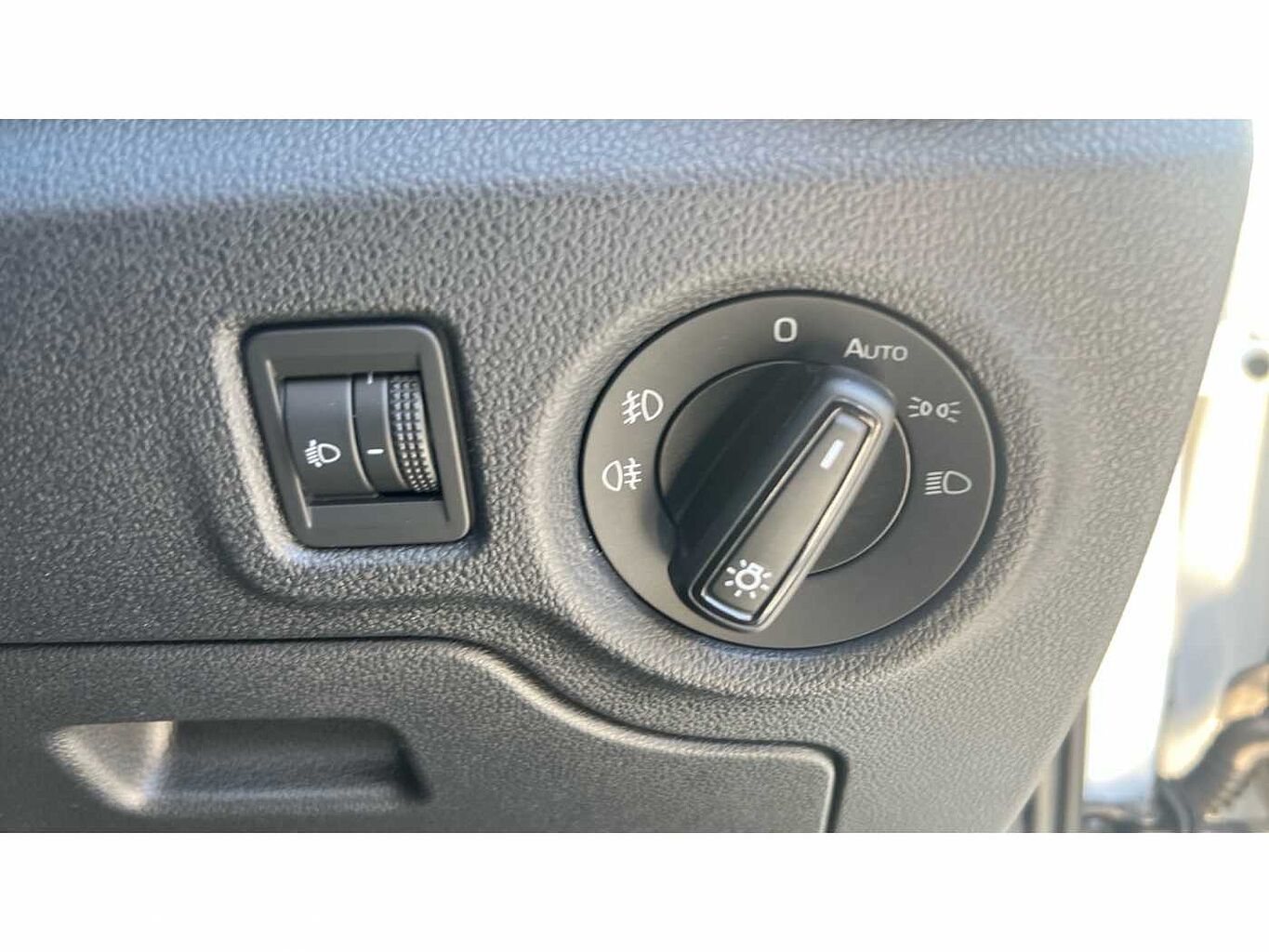 SKODA FABIA 1.0 MPI 80 Colour Edition 5dr