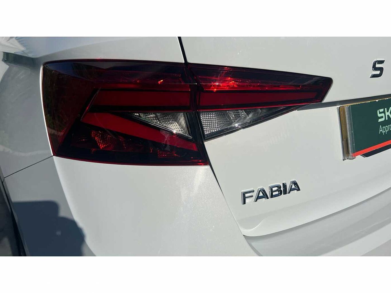 SKODA FABIA 1.0 MPI 80 Colour Edition 5dr
