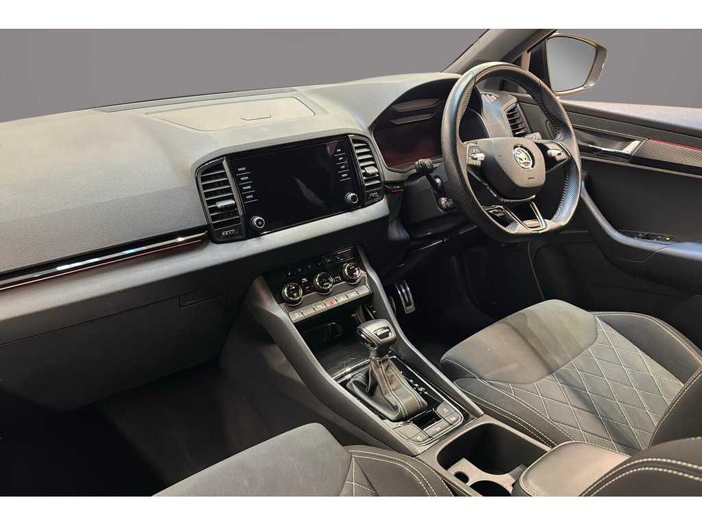 SKODA Karoq SportLine 1.5 TSI 150 PS DSG