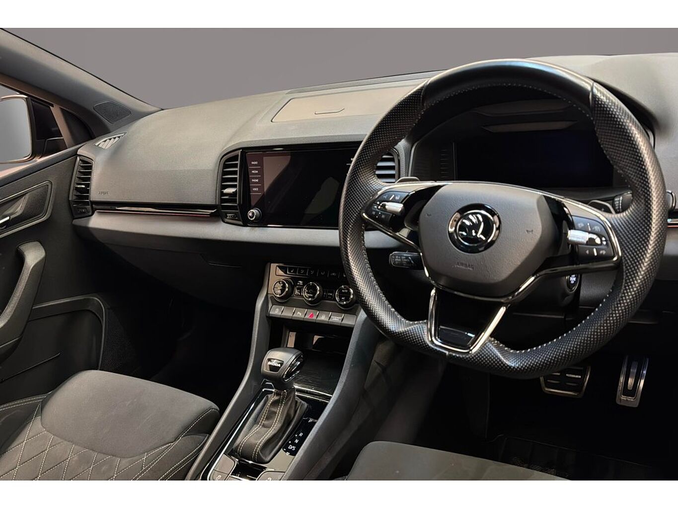 SKODA Karoq SportLine 1.5 TSI 150 PS DSG
