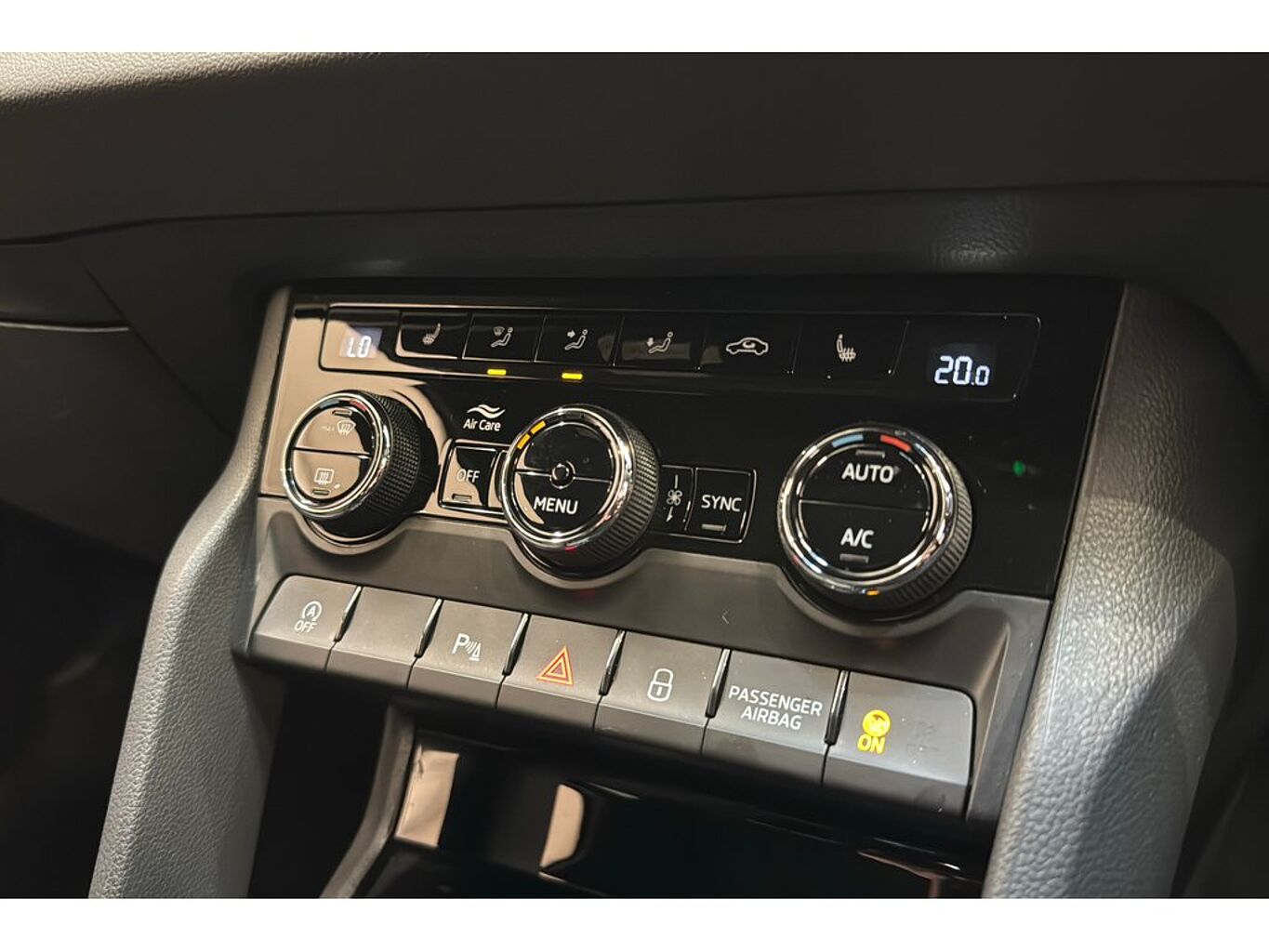 SKODA Karoq SportLine 1.5 TSI 150 PS DSG