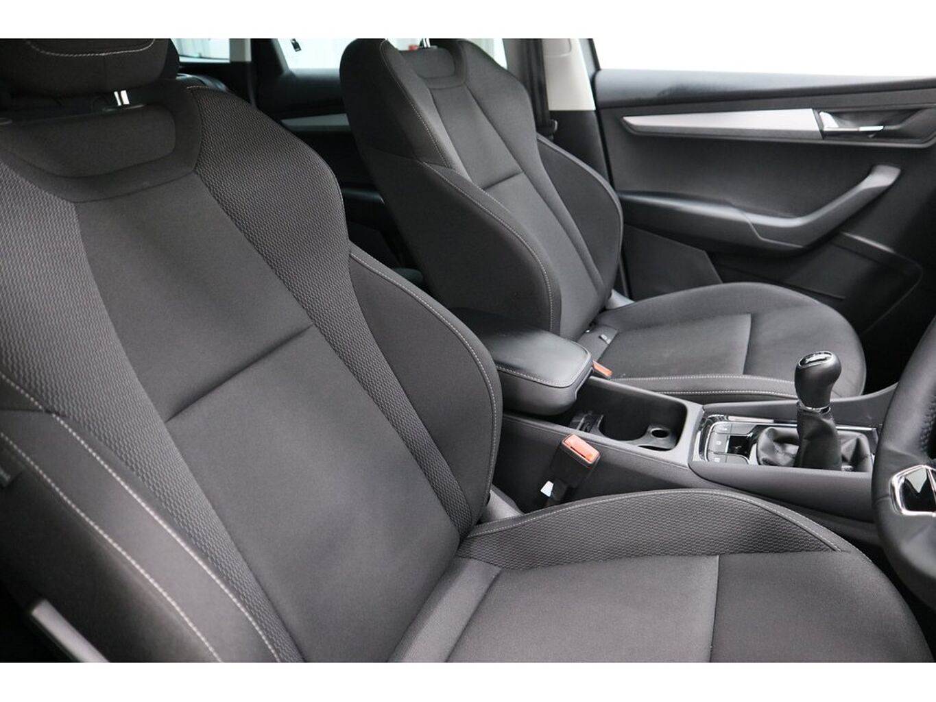 SKODA Karoq SE Drive 1.0 TSI 110 PS 6G Man