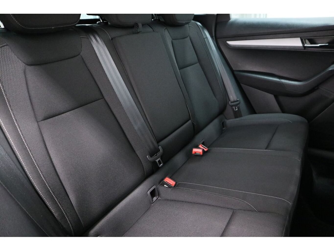 SKODA Karoq SE Drive 1.0 TSI 110 PS 6G Man