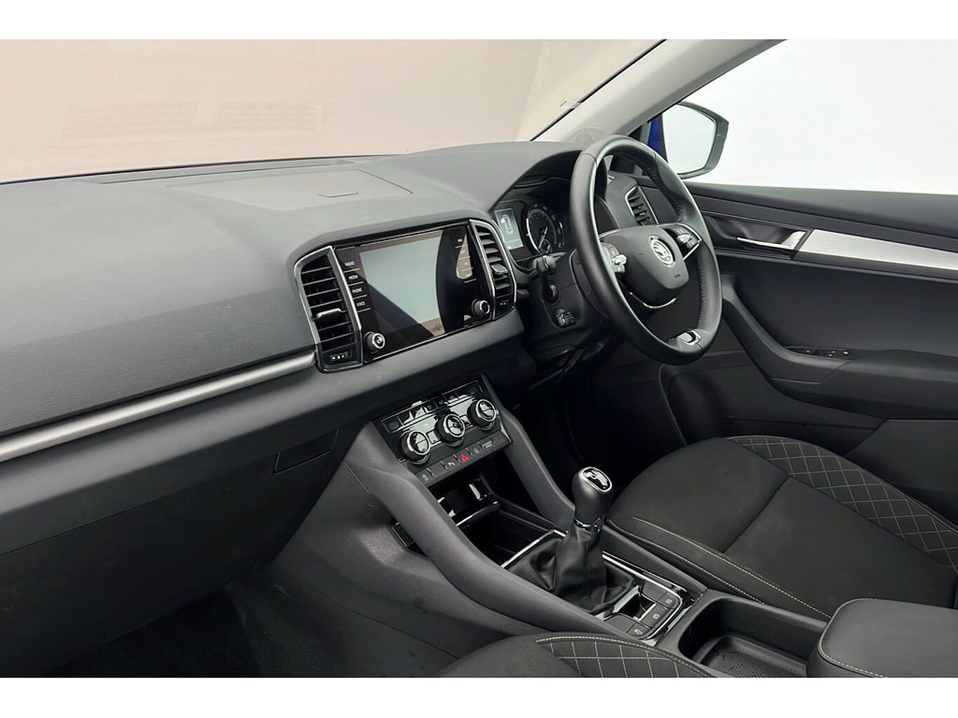 SKODA Karoq SE Technology 1.0 TSI 110 PS 6G Man