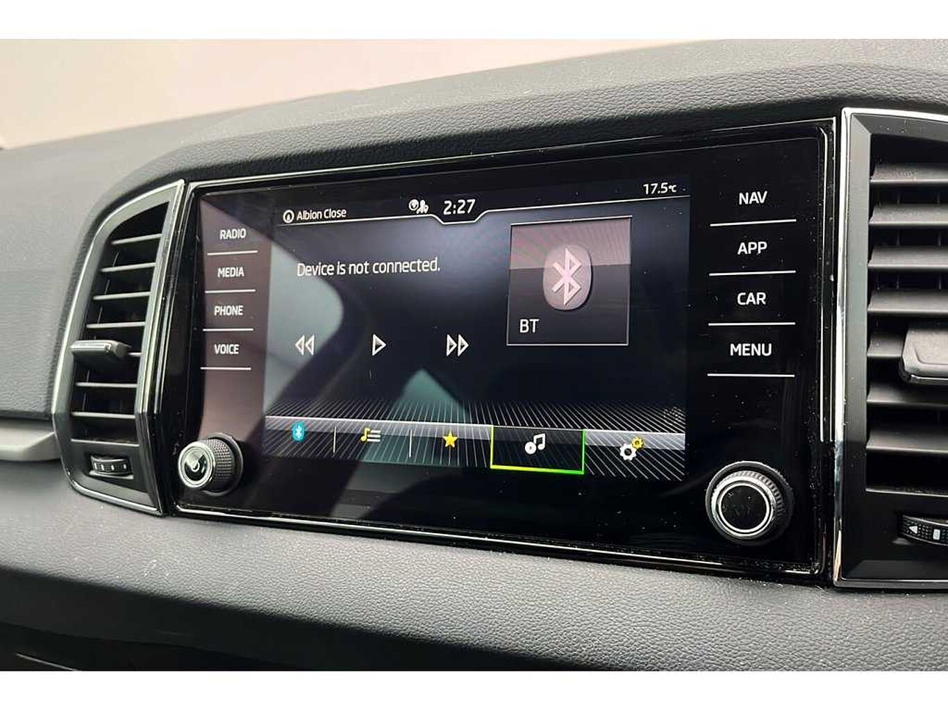 SKODA Karoq SE Technology 1.0 TSI 110 PS 6G Man