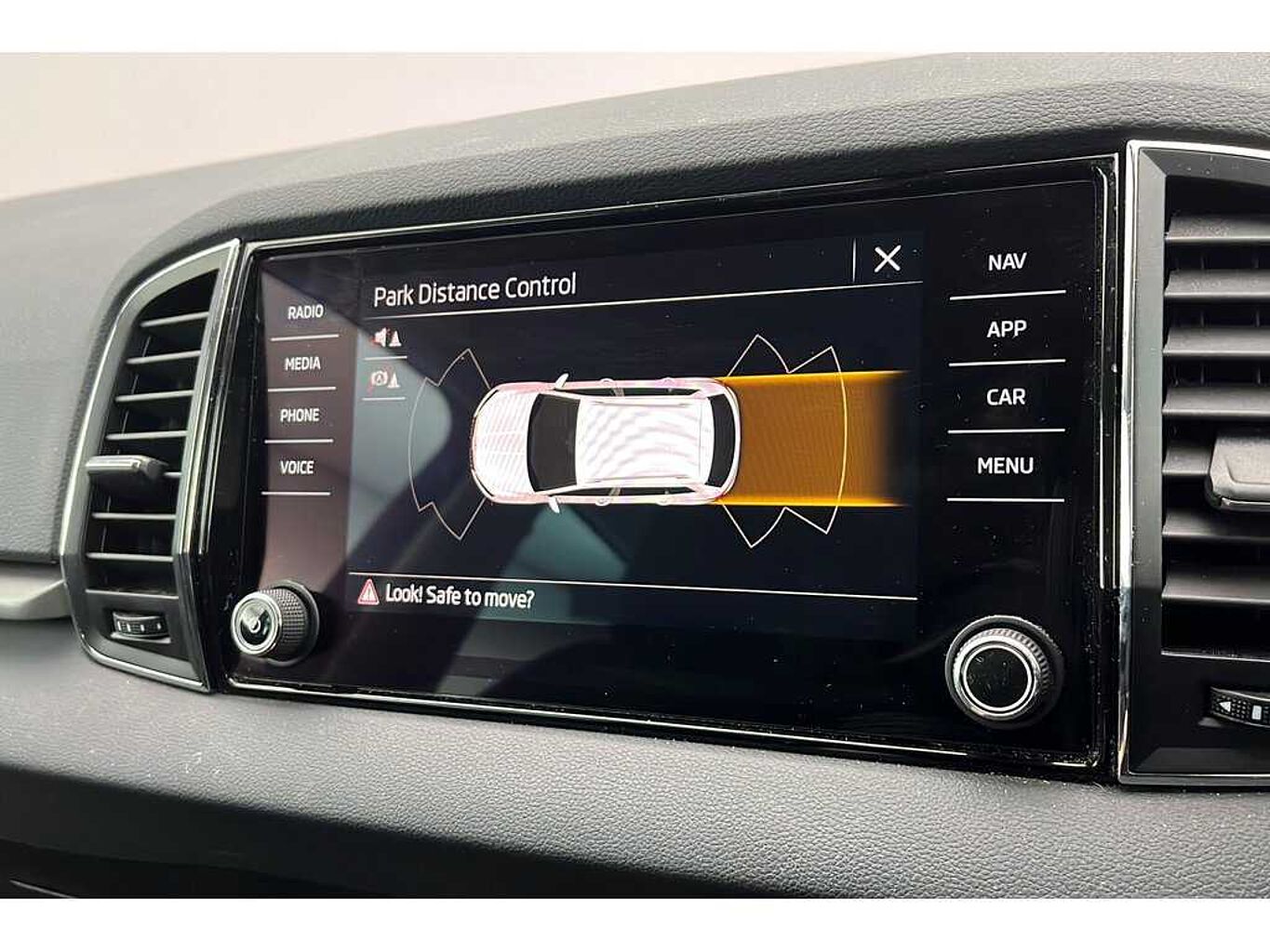 SKODA Karoq SE Technology 1.0 TSI 110 PS 6G Man