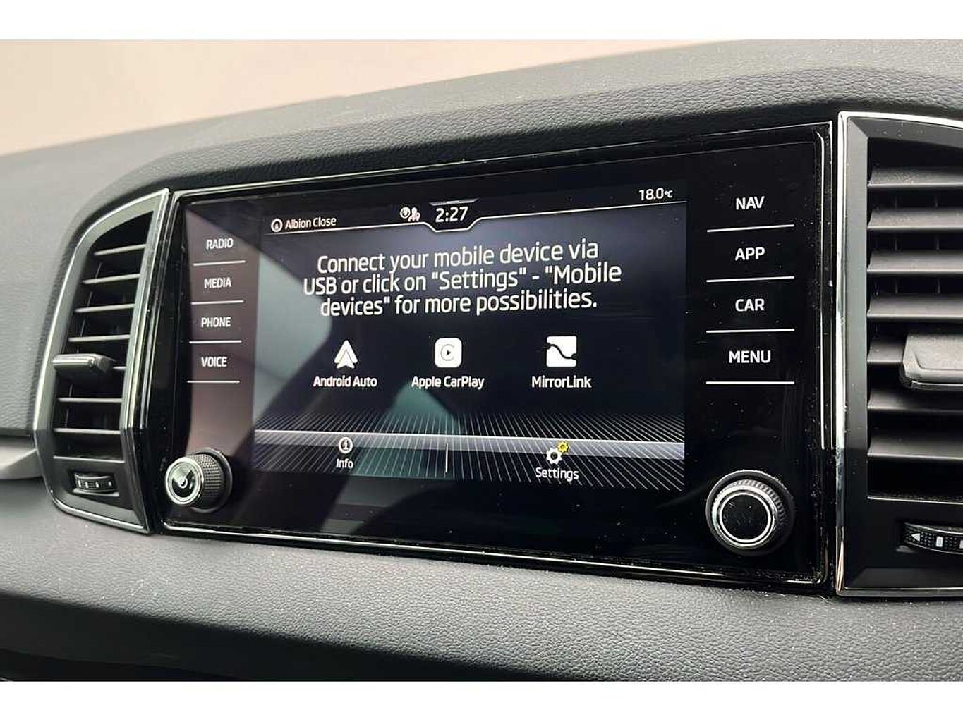 SKODA Karoq SE Technology 1.0 TSI 110 PS 6G Man