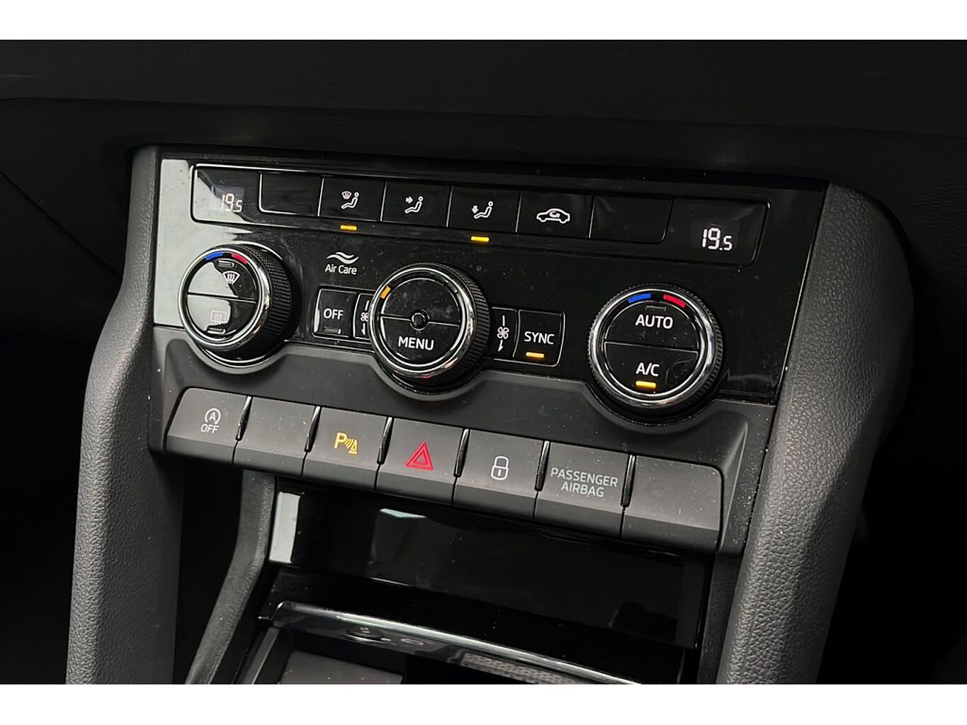 SKODA Karoq SE Technology 1.0 TSI 110 PS 6G Man