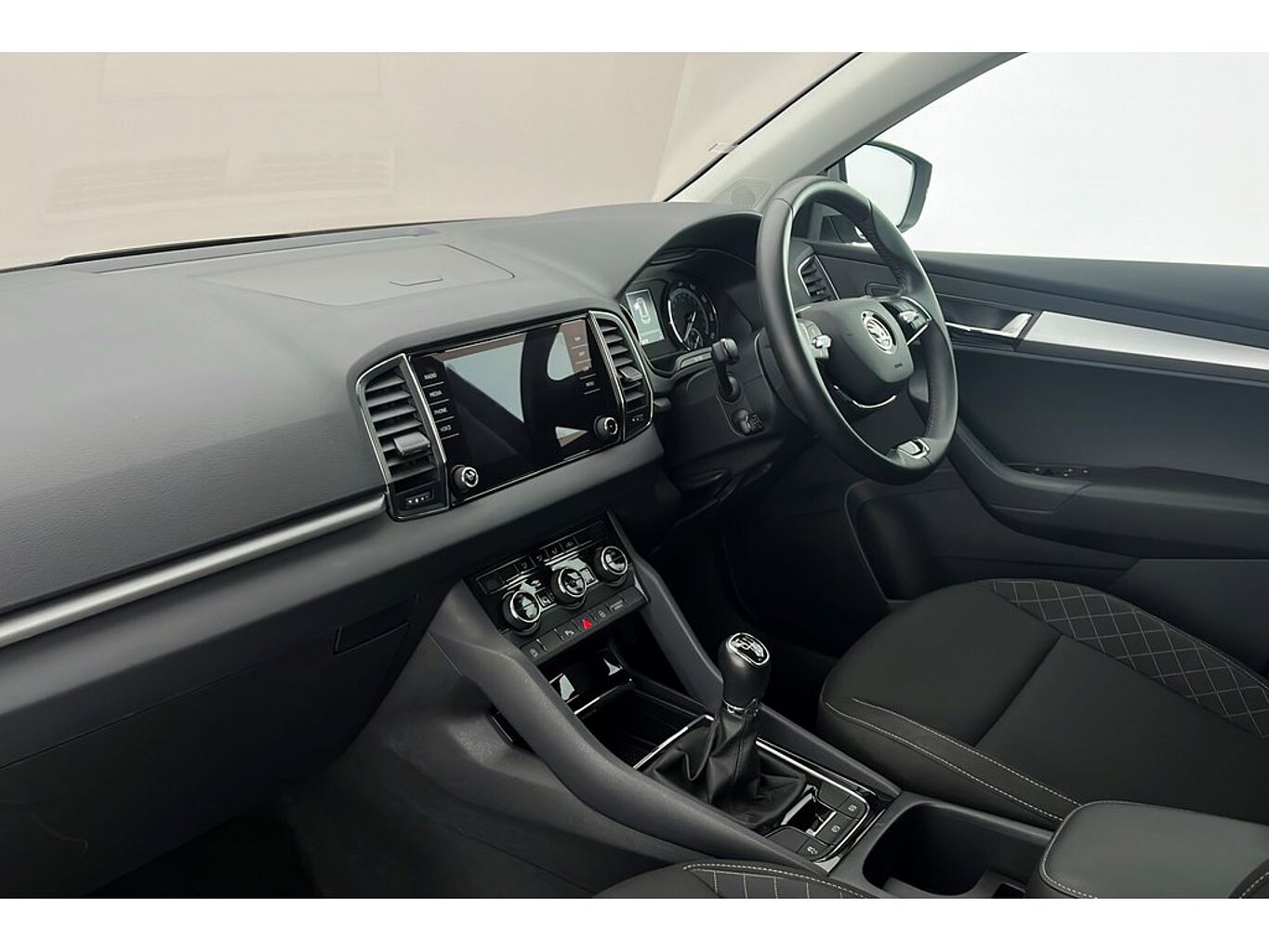 SKODA Karoq SE Technology 1.0 TSI 110 PS 6G Man