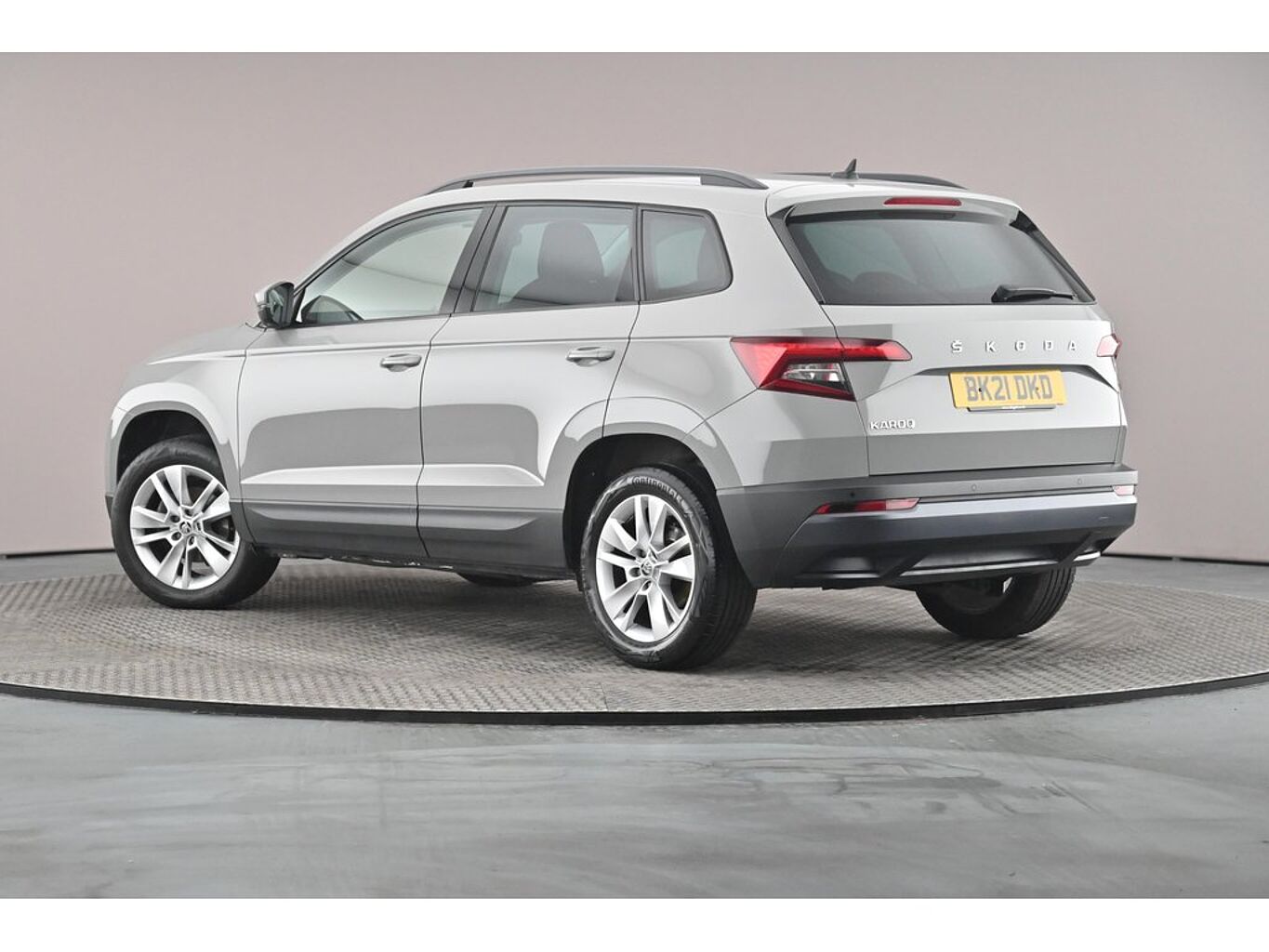 SKODA Karoq SE Technology 1.0 TSI 110 PS 6G Man