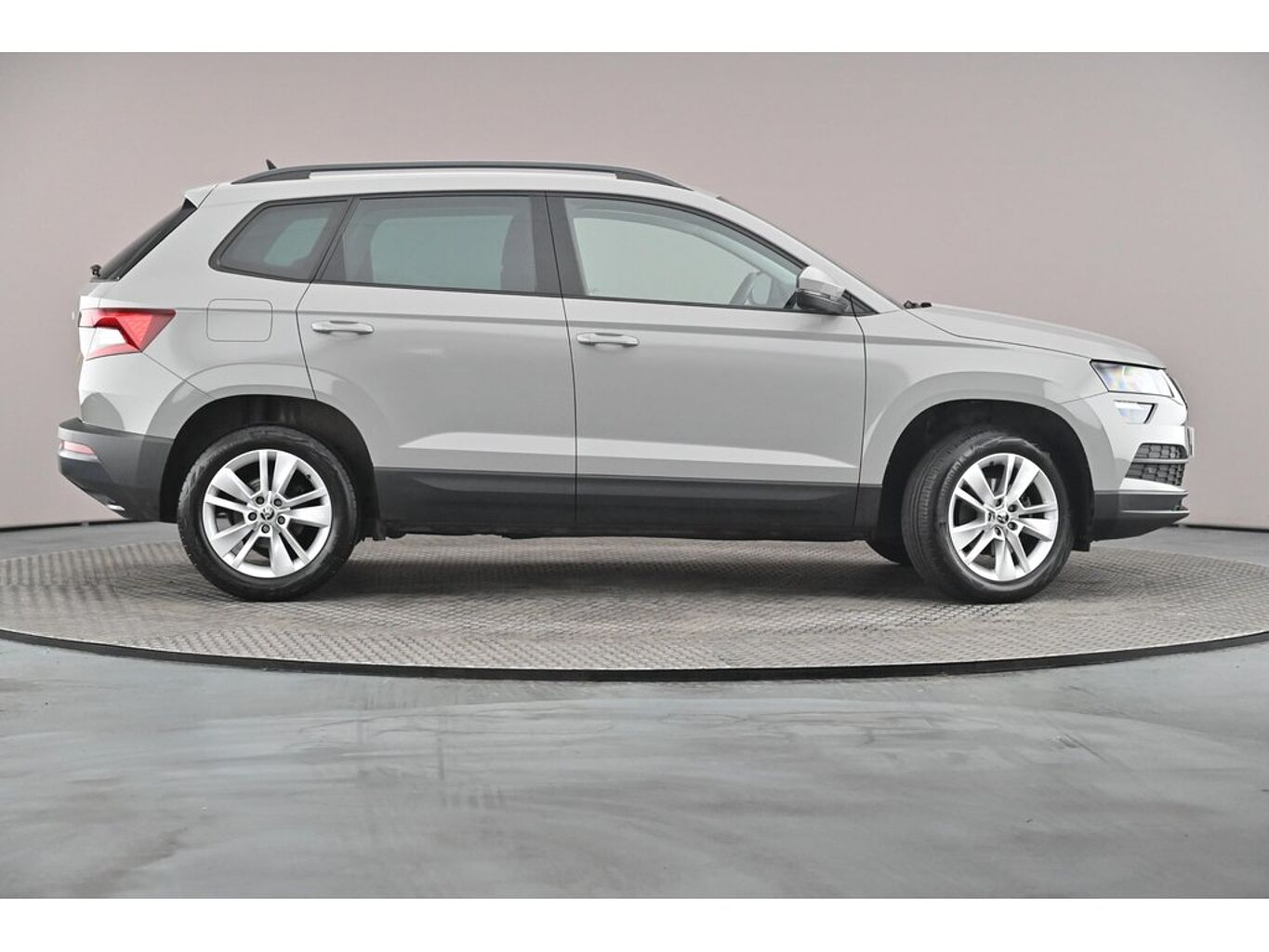 SKODA Karoq SE Technology 1.0 TSI 110 PS 6G Man