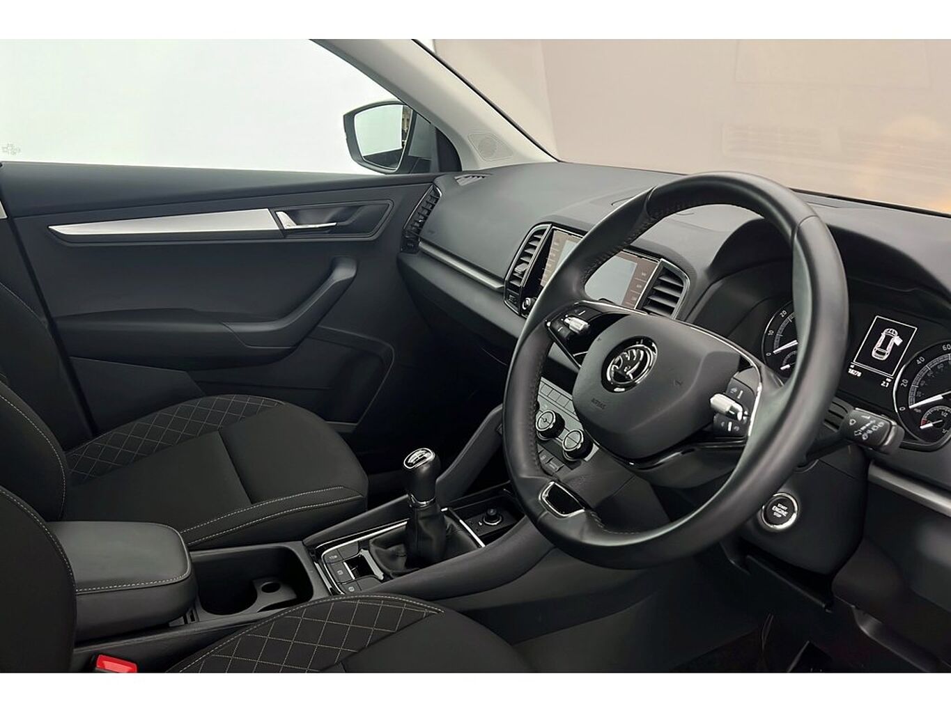 SKODA Karoq SE Technology 1.0 TSI 110 PS 6G Man