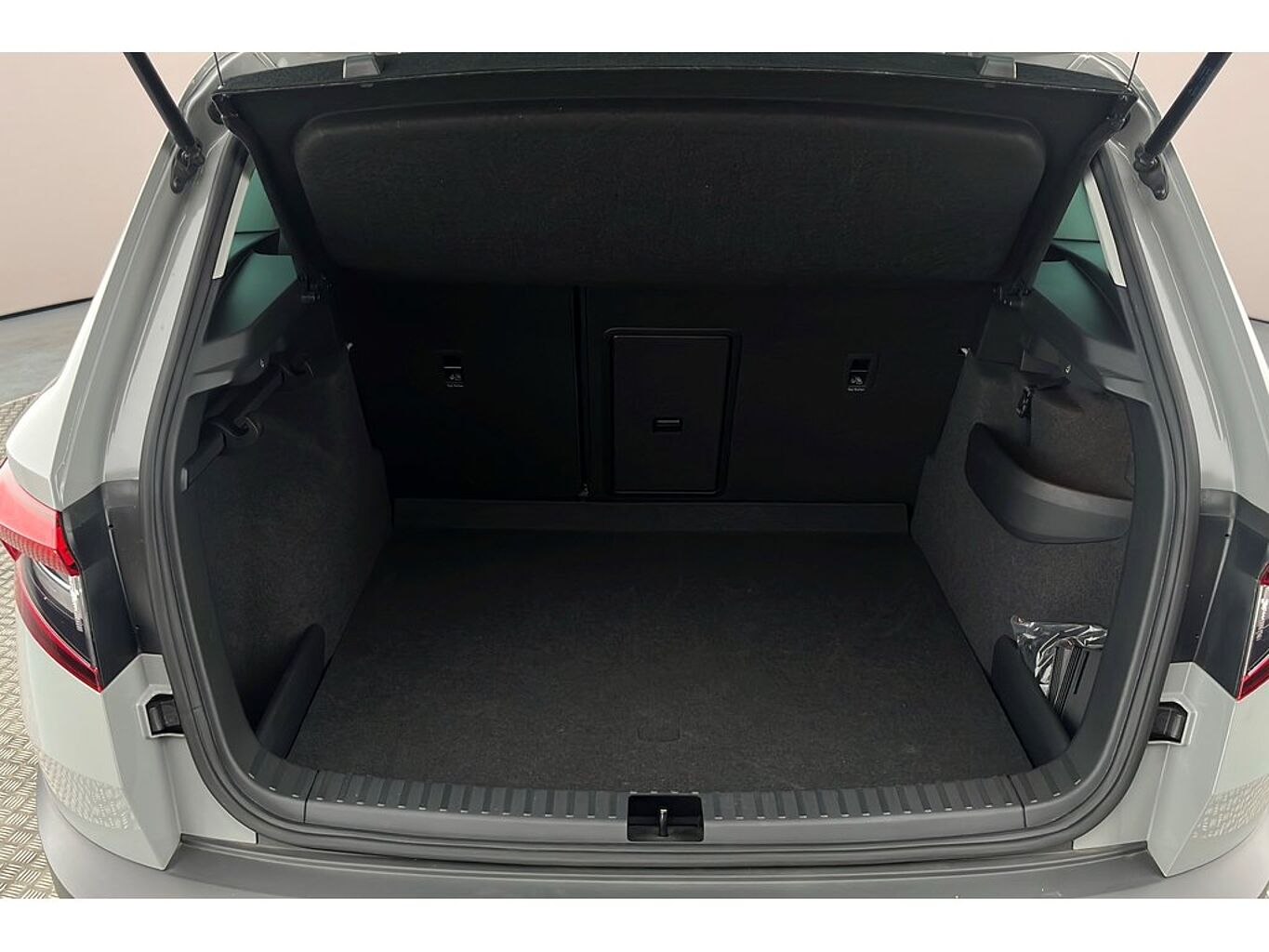 SKODA Karoq SE Technology 1.0 TSI 110 PS 6G Man