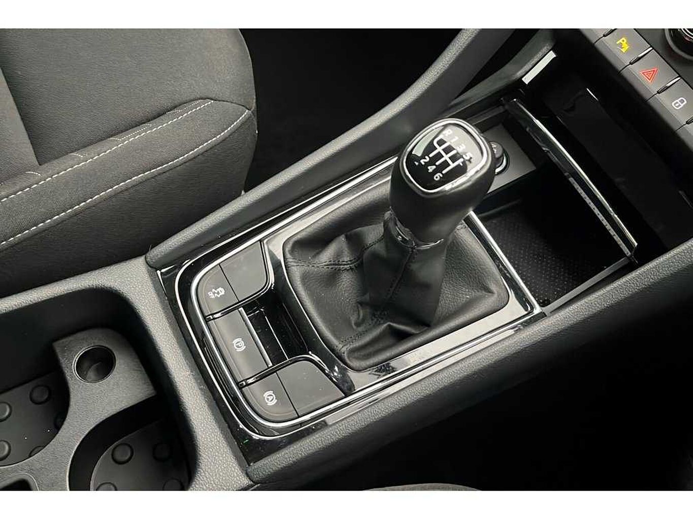 SKODA Karoq SE Technology 1.0 TSI 110 PS 6G Man