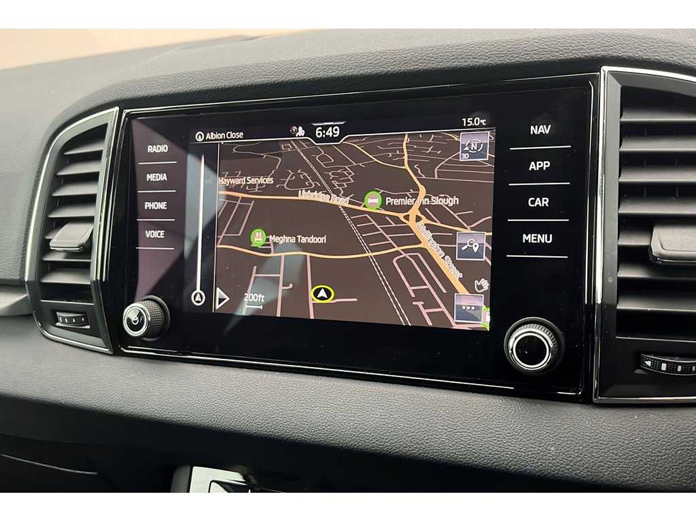 SKODA Karoq SE Technology 1.0 TSI 110 PS 6G Man