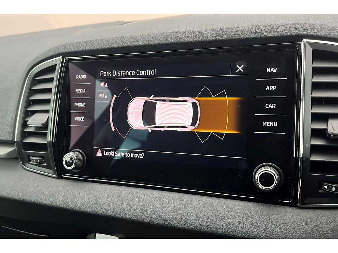 SKODA Karoq SE Technology 1.0 TSI 110 PS 6G Man