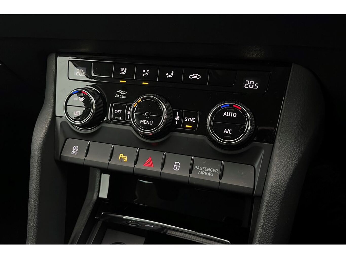 SKODA Karoq SE Technology 1.0 TSI 110 PS 6G Man