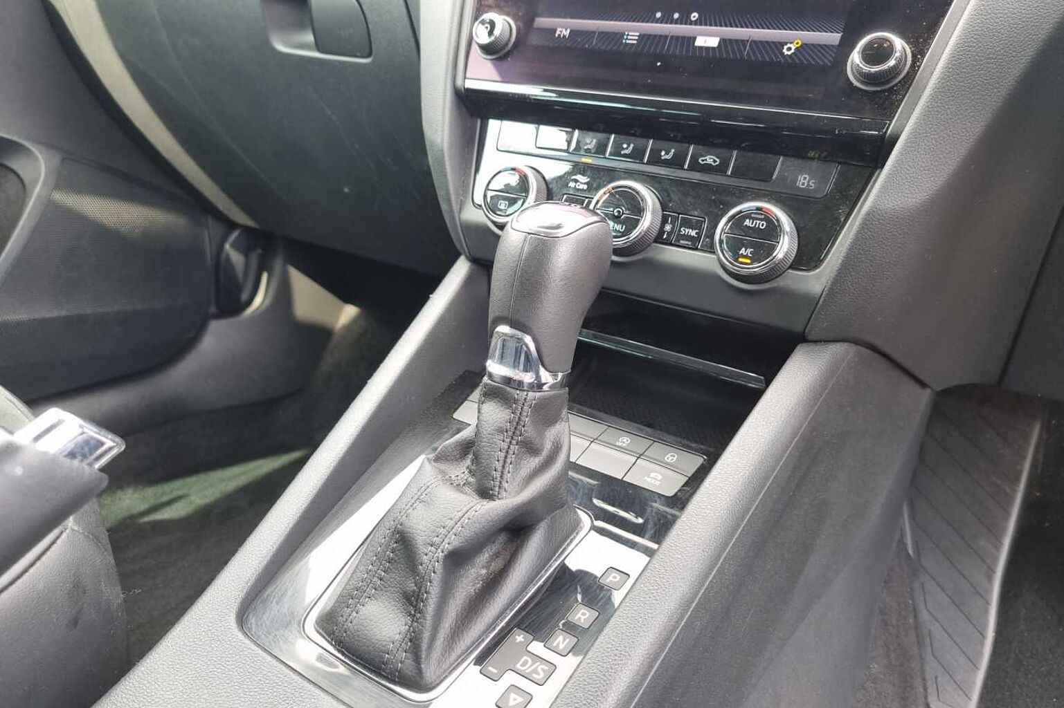 SKODA OCTAVIA 1.5 TSI SE L 5dr DSG