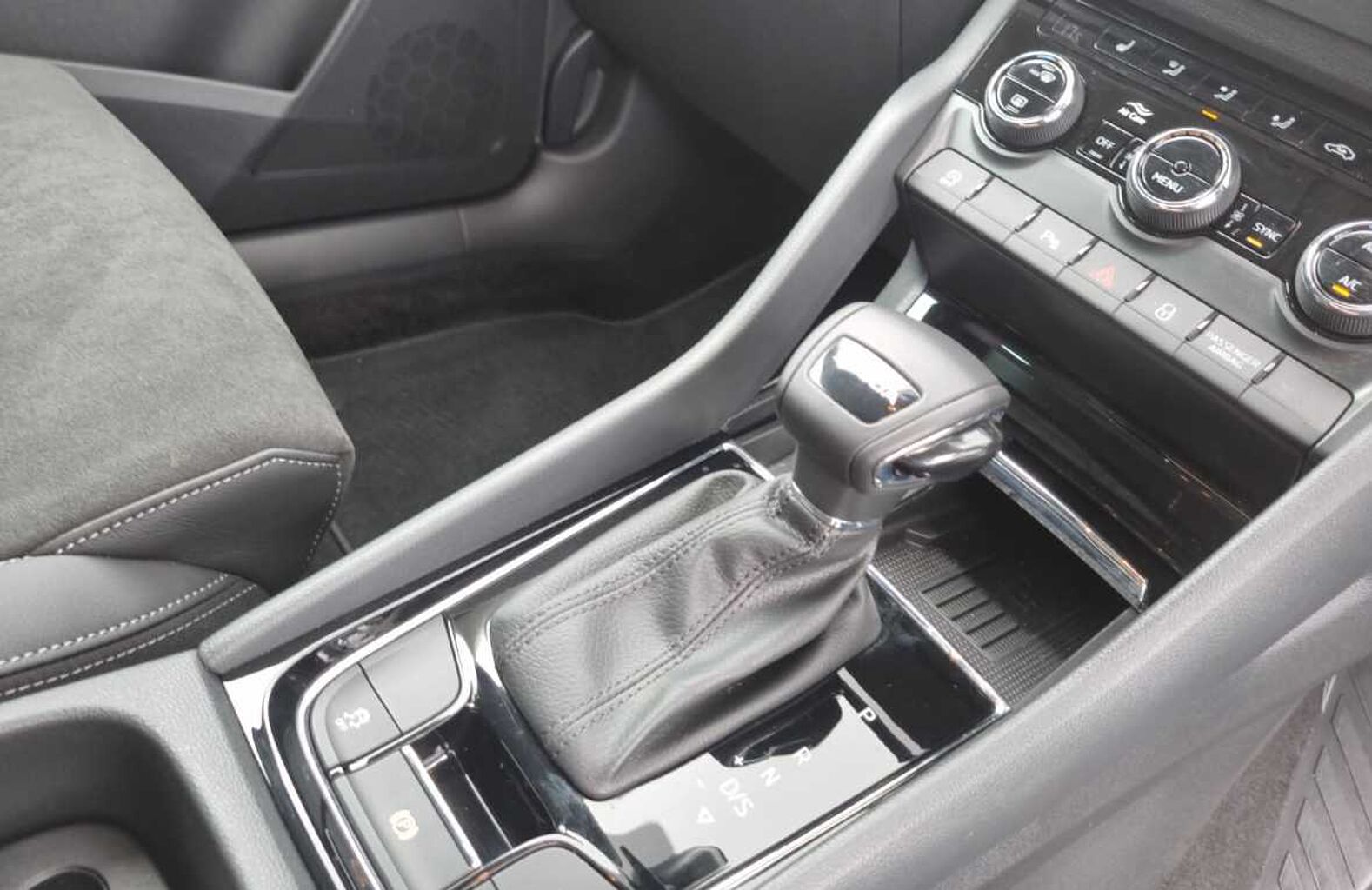 SKODA KAROQ 1.5 TSI SE L 5dr DSG