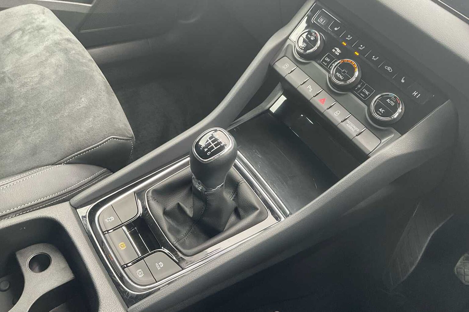 SKODA KAROQ 1.0 TSI SE L 5dr